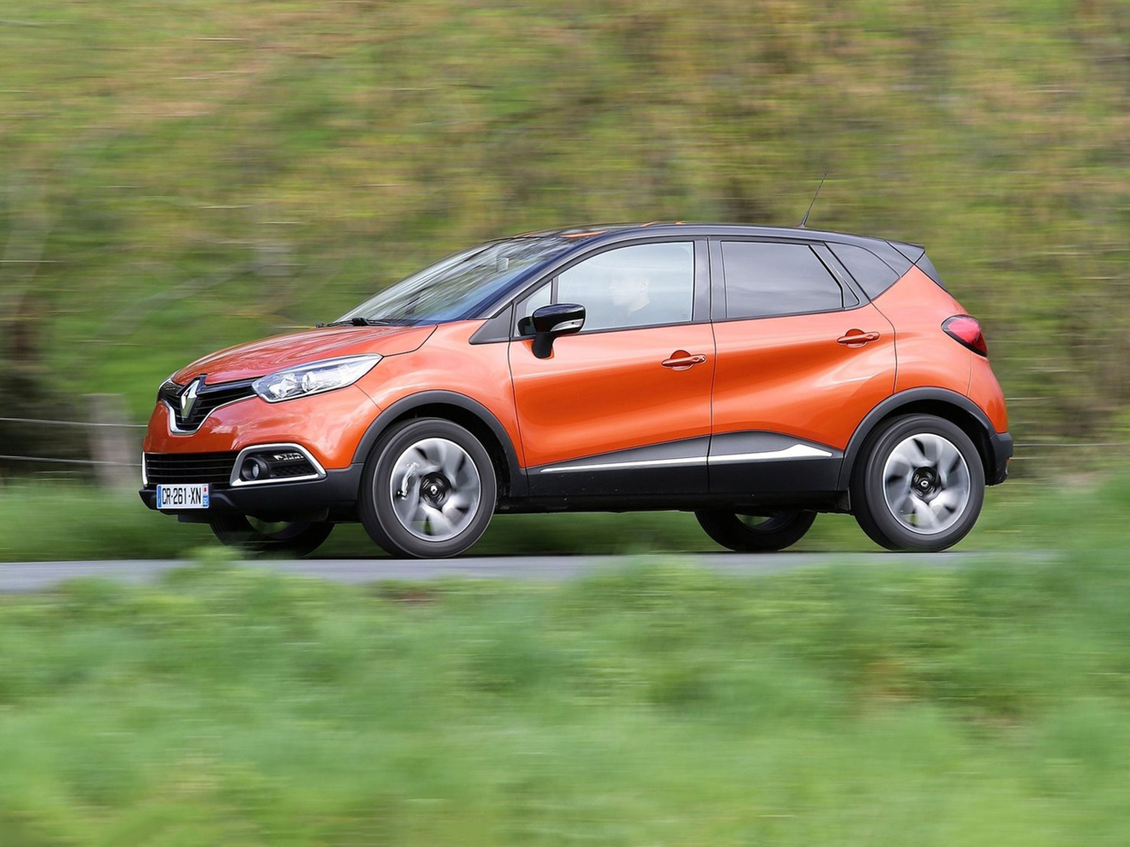 Renault-Captur_2014_C07