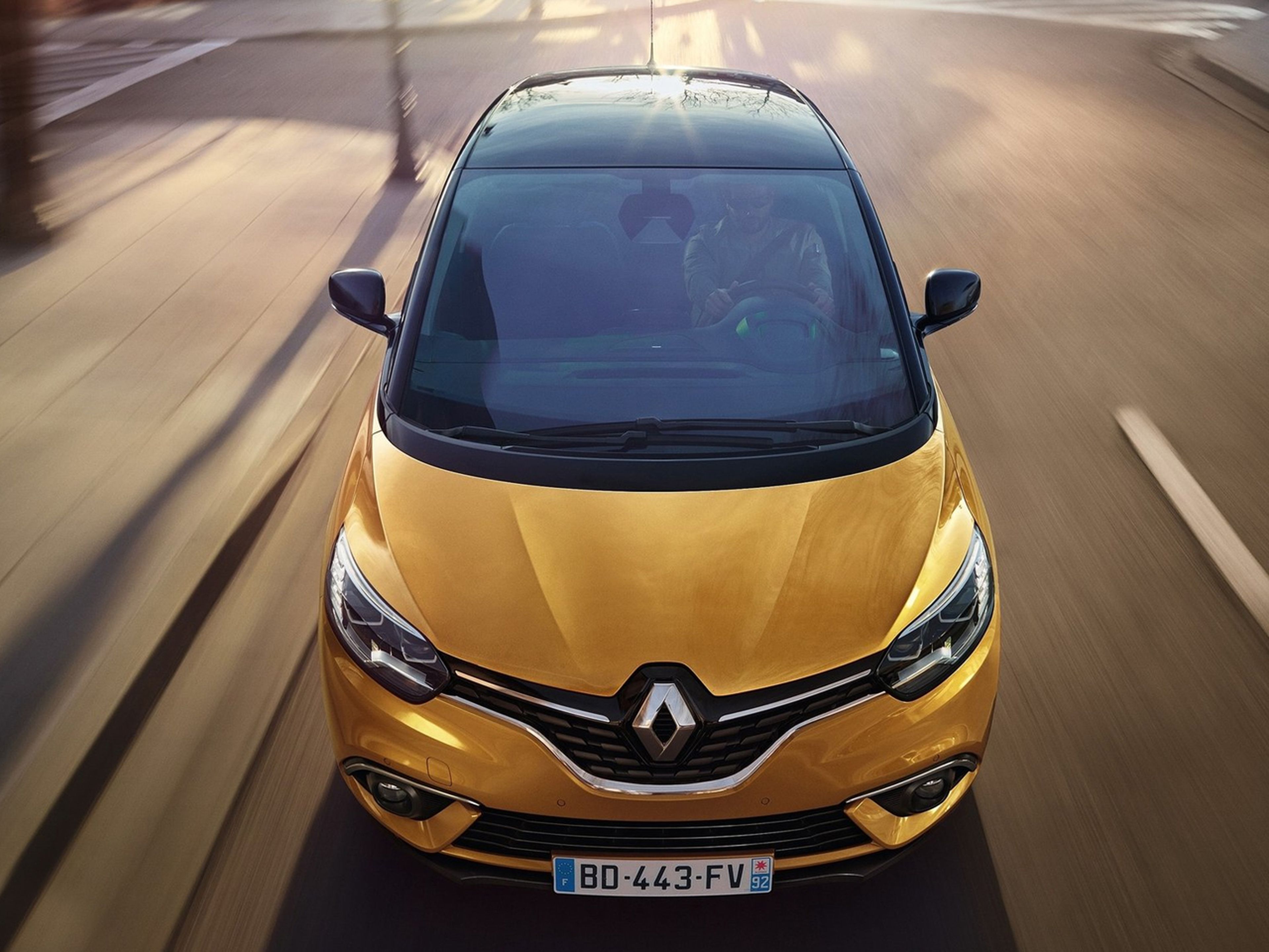 Renault-Scenic_2017_C08