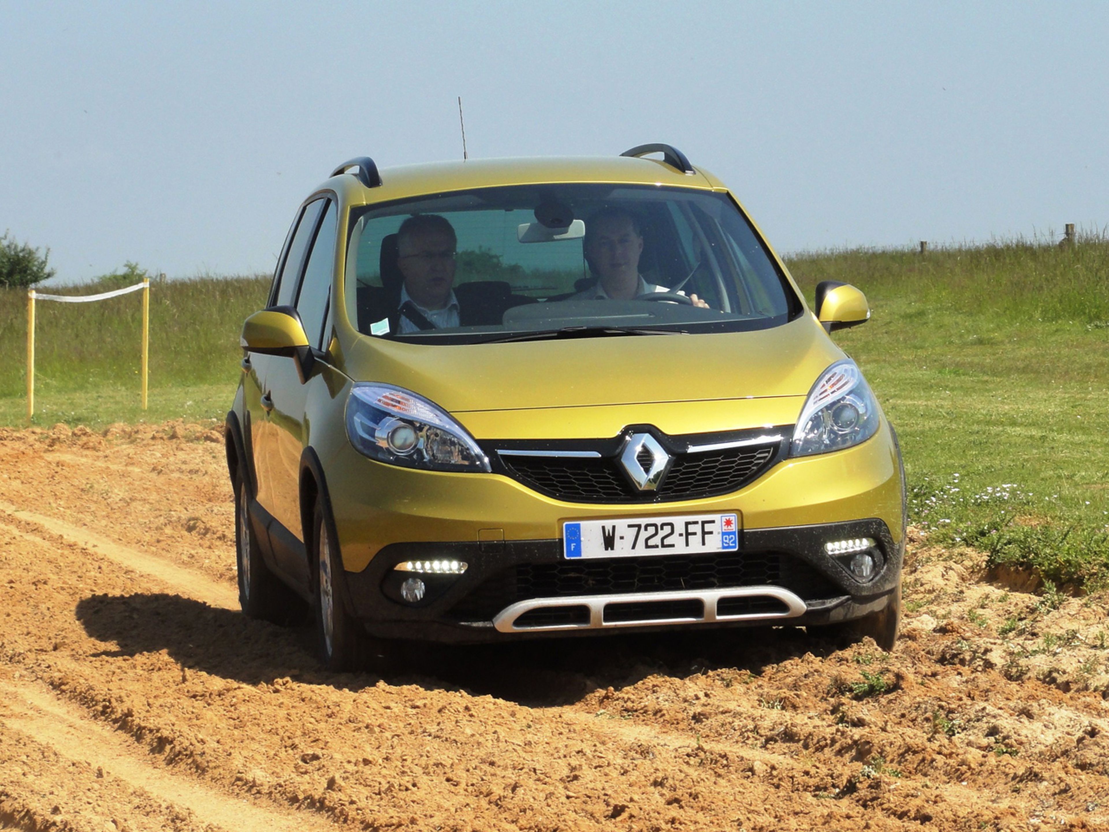 Renault-Scenic_XMOD_2013_C07