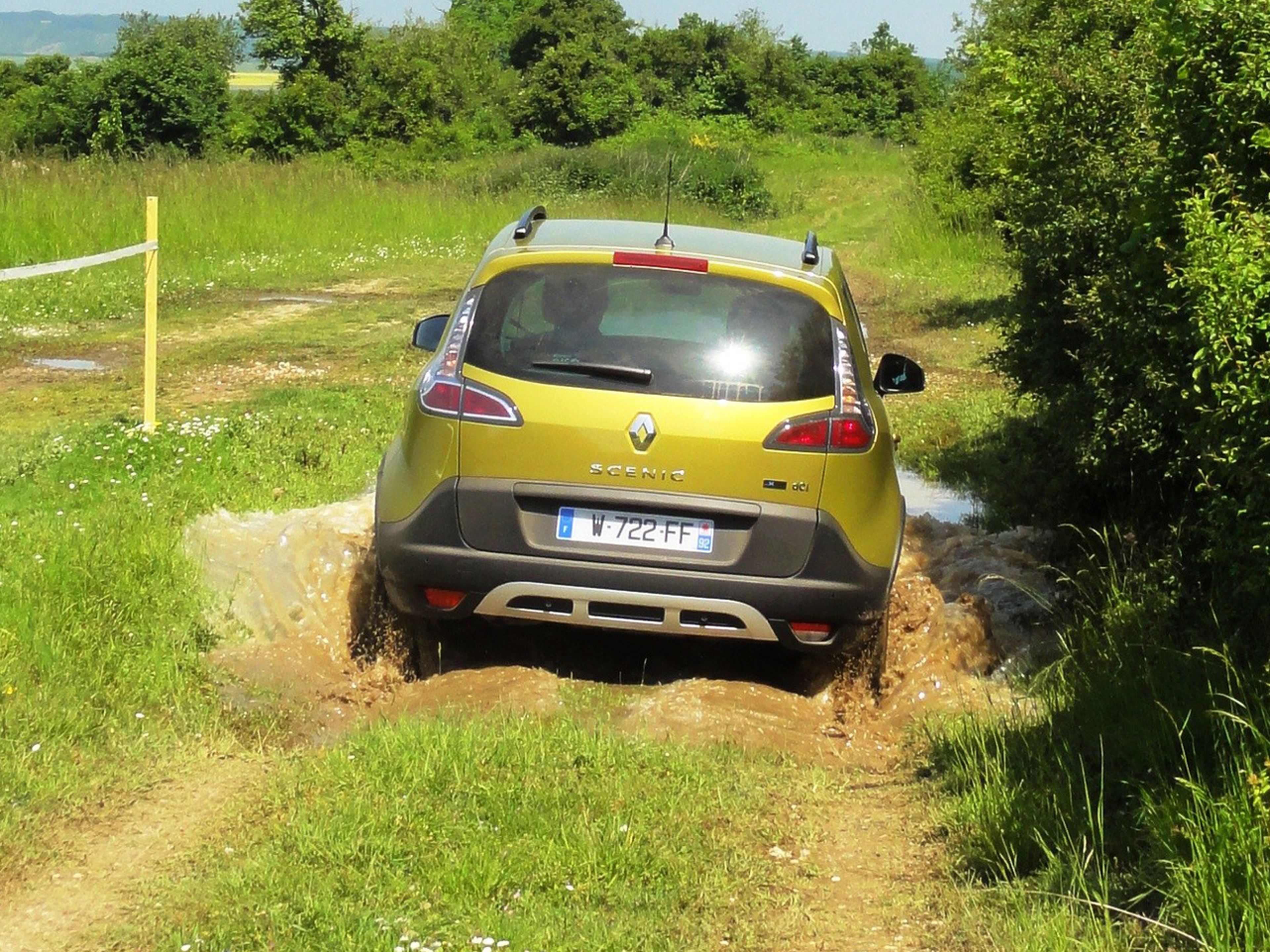 Renault-Scenic_XMOD_2013_C08