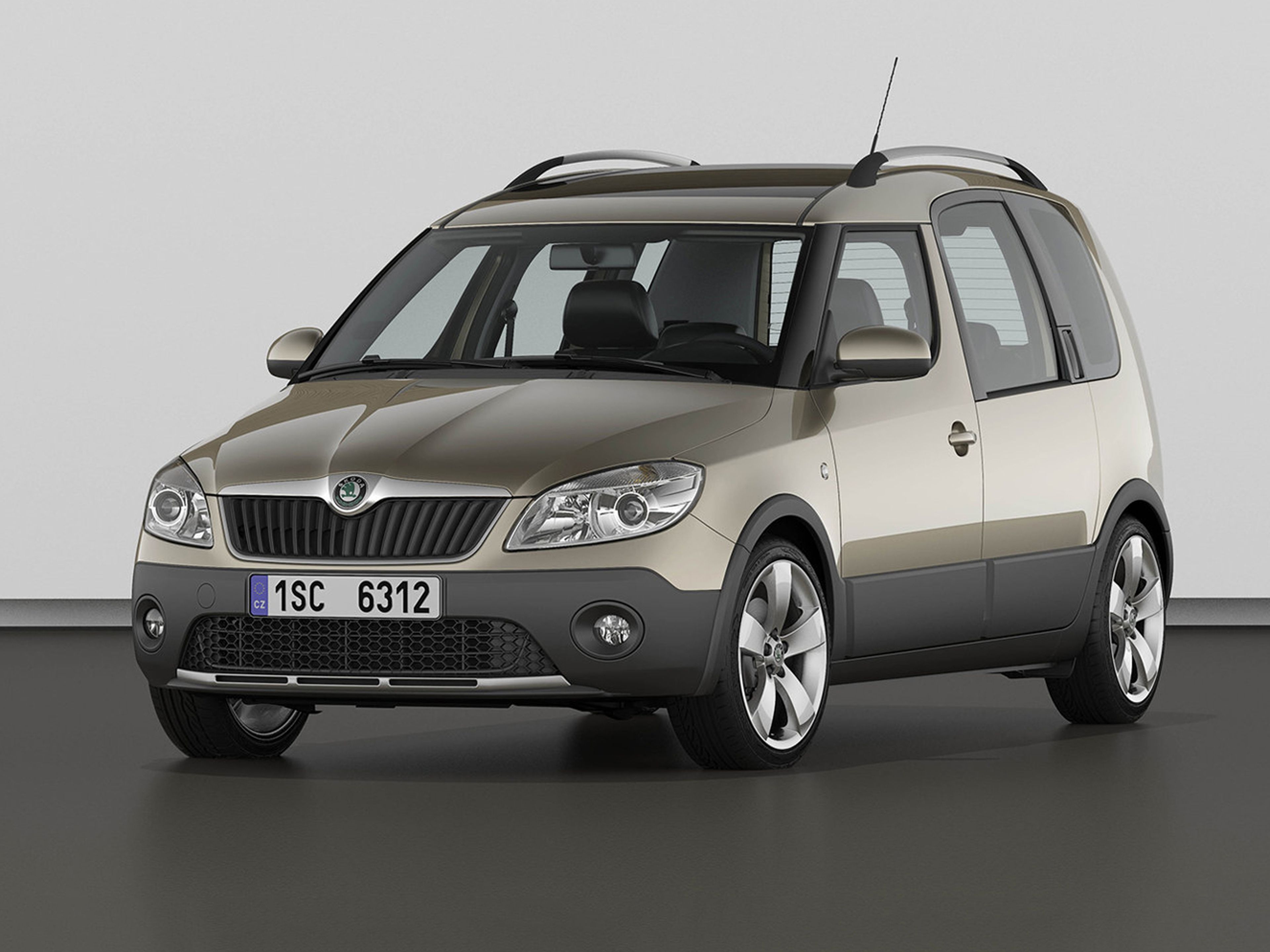 Skoda-Roomster_Scout_2011_C01