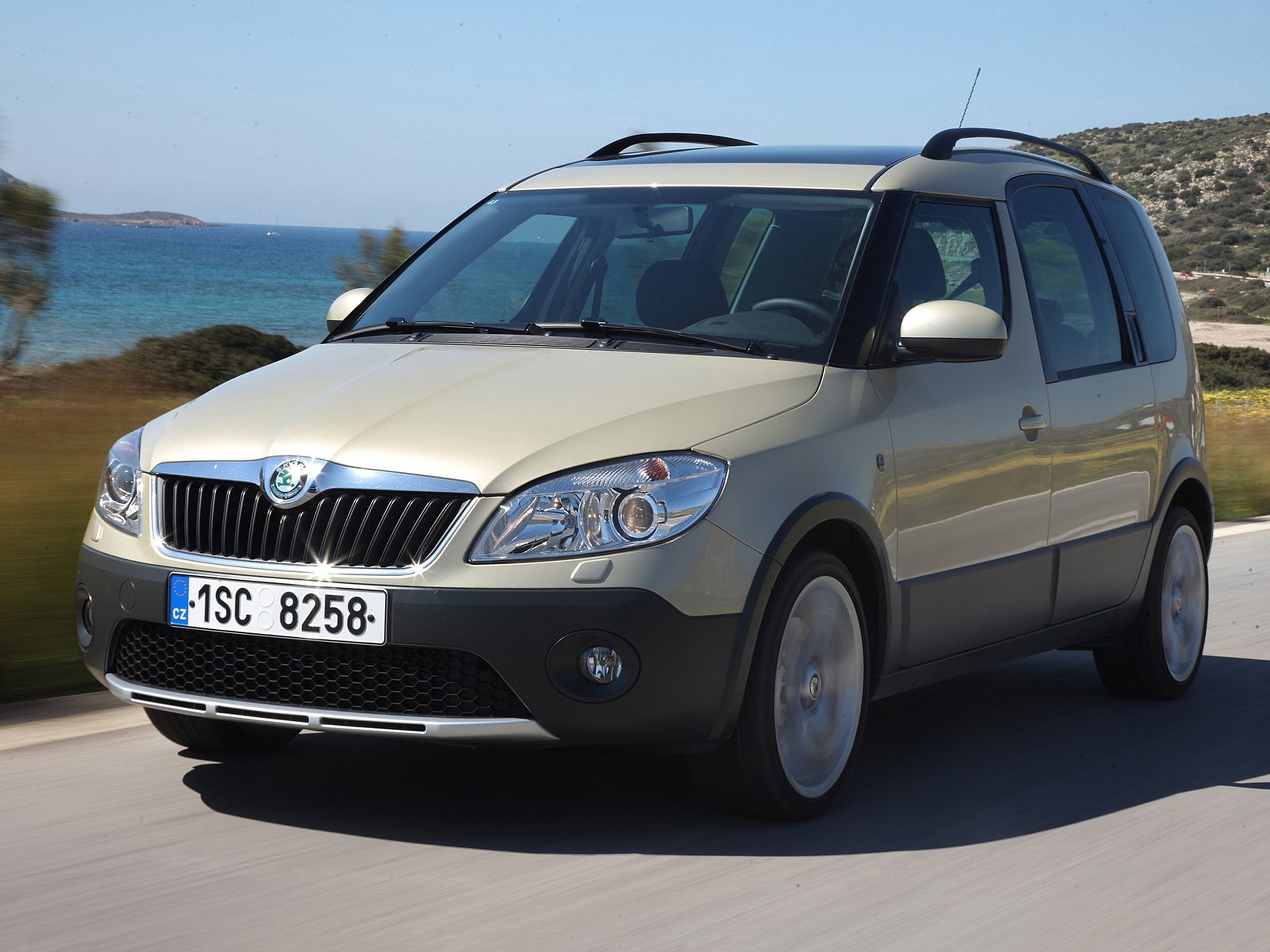 Skoda-Roomster_Scout_2011_C08