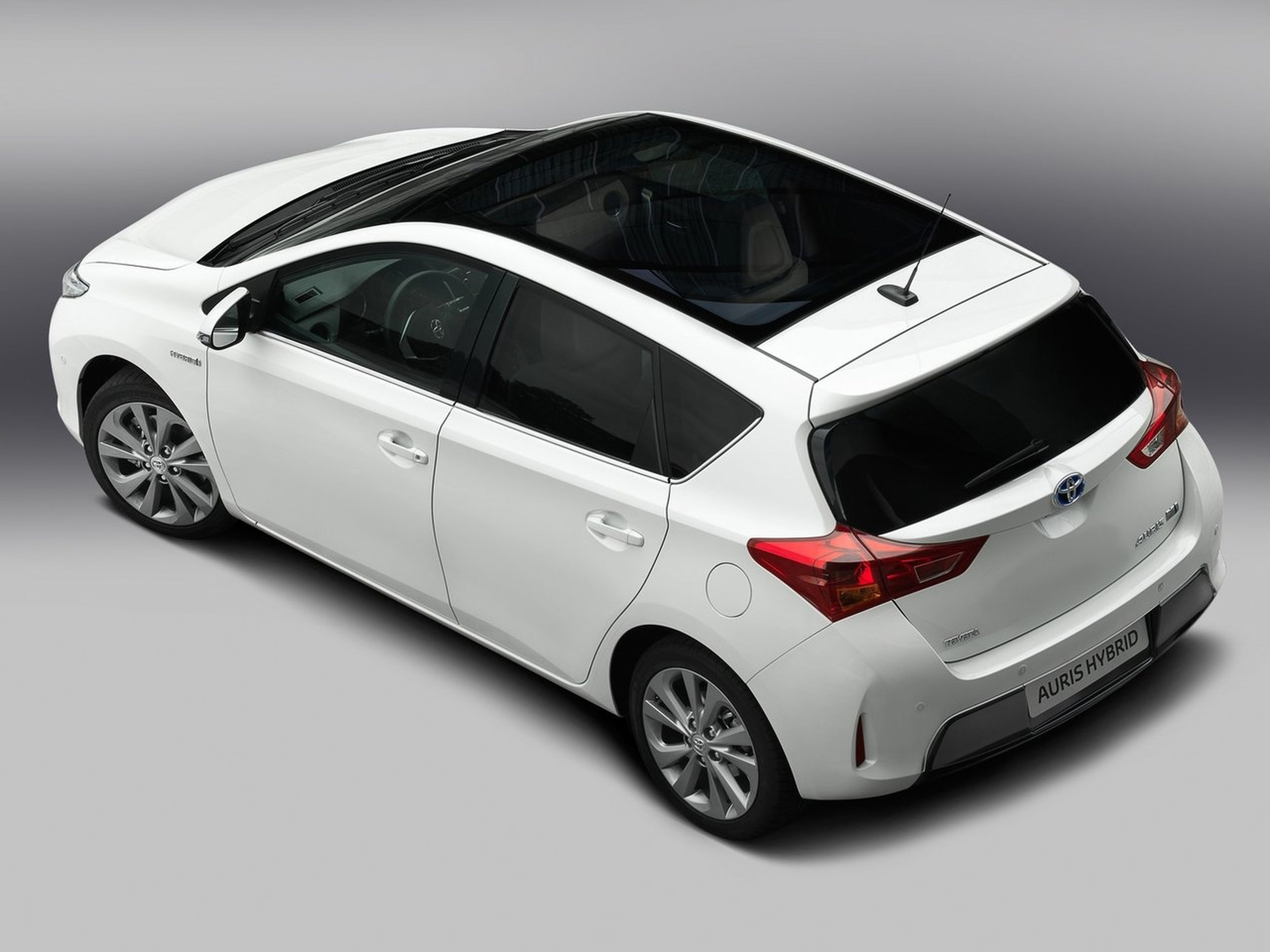 Toyota-Auris-Hybrid-2013-C03