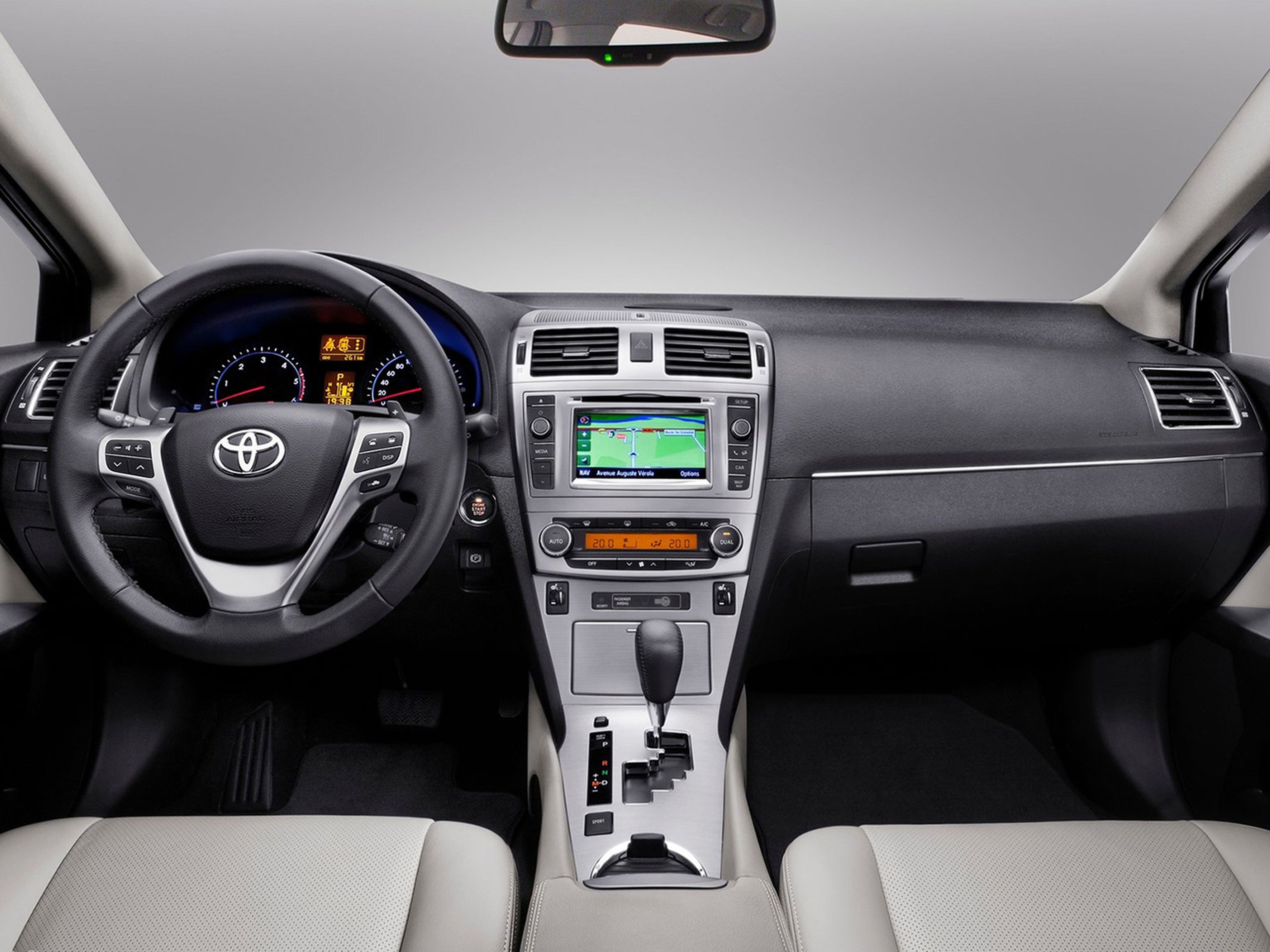 Toyota-Avensis-TS-2012-C04