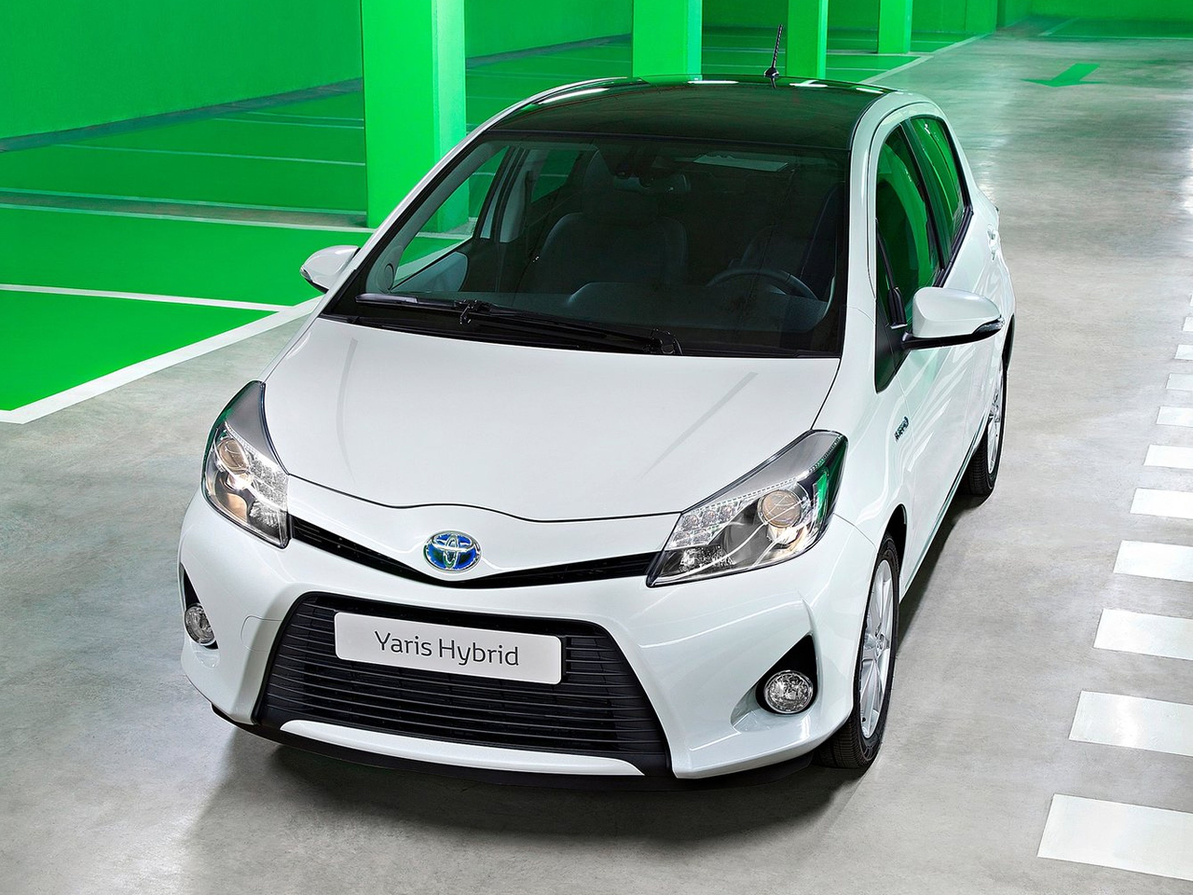 Toyota-Yaris_Hybrid-2013-C02