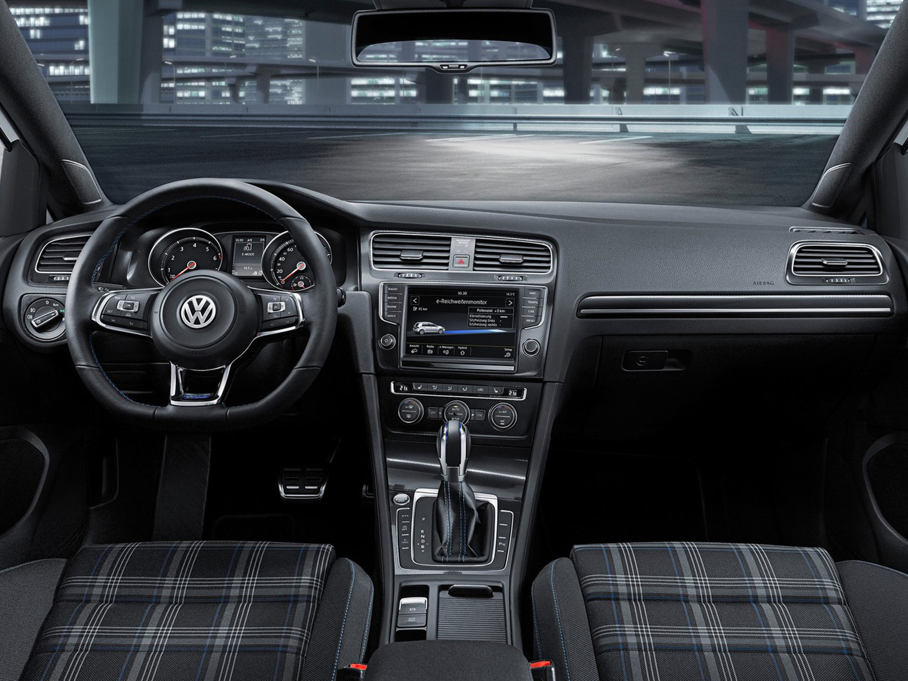 VW-Golf_GTE_2015_C05