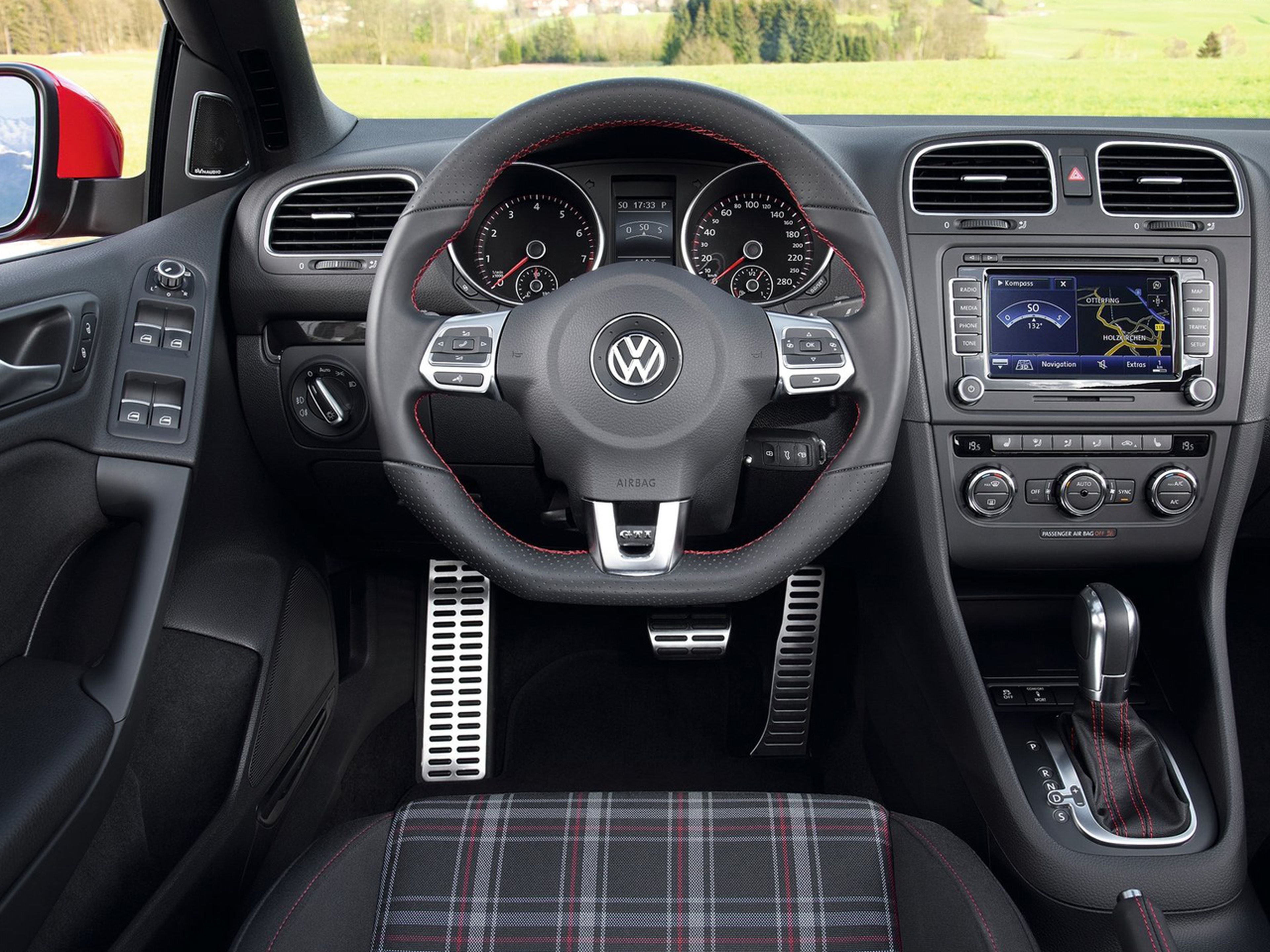 VW-Golf_GTI_Cabriolet_2013_C04