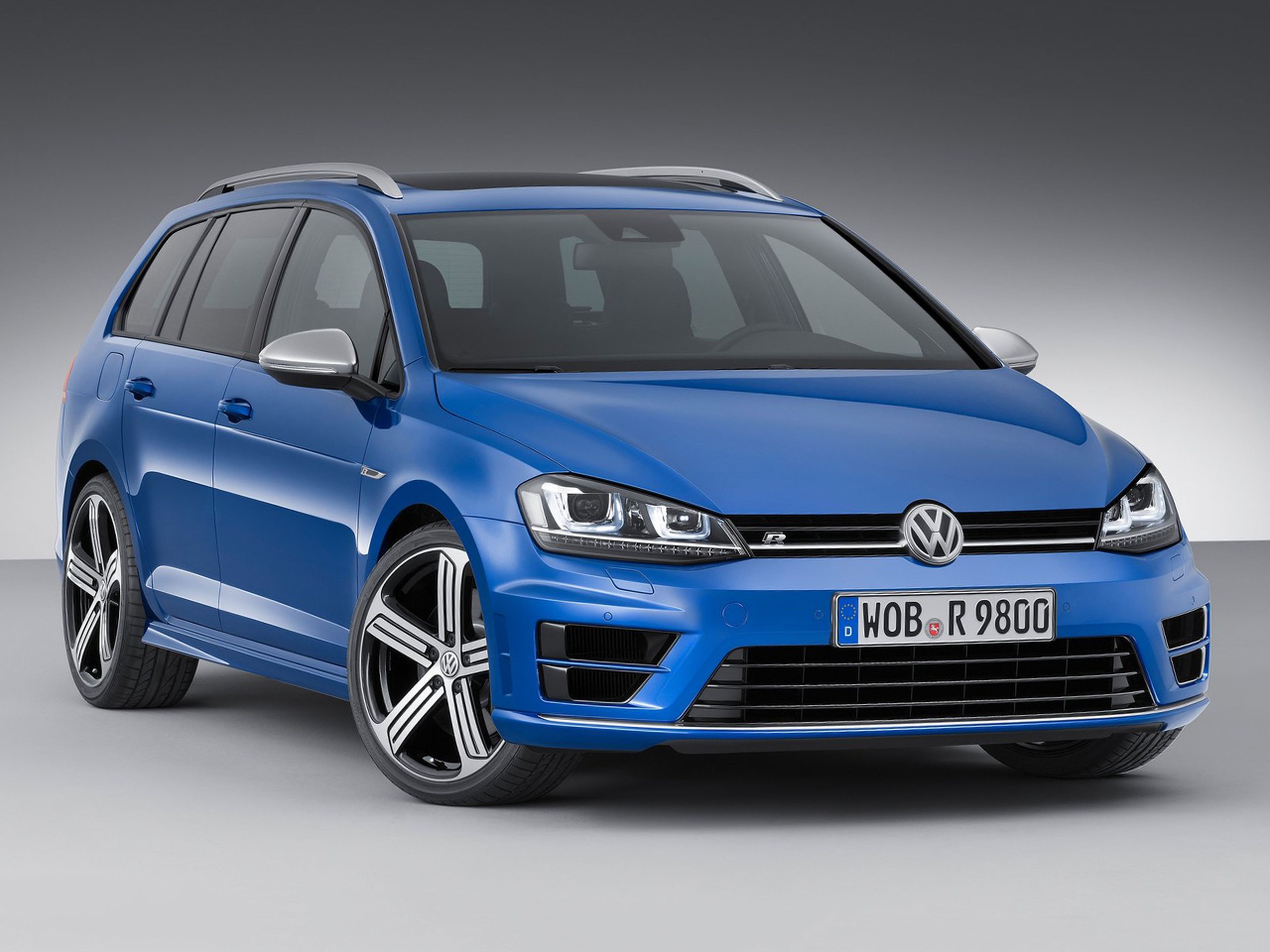 VW-Golf_R_Variant_2015_C01