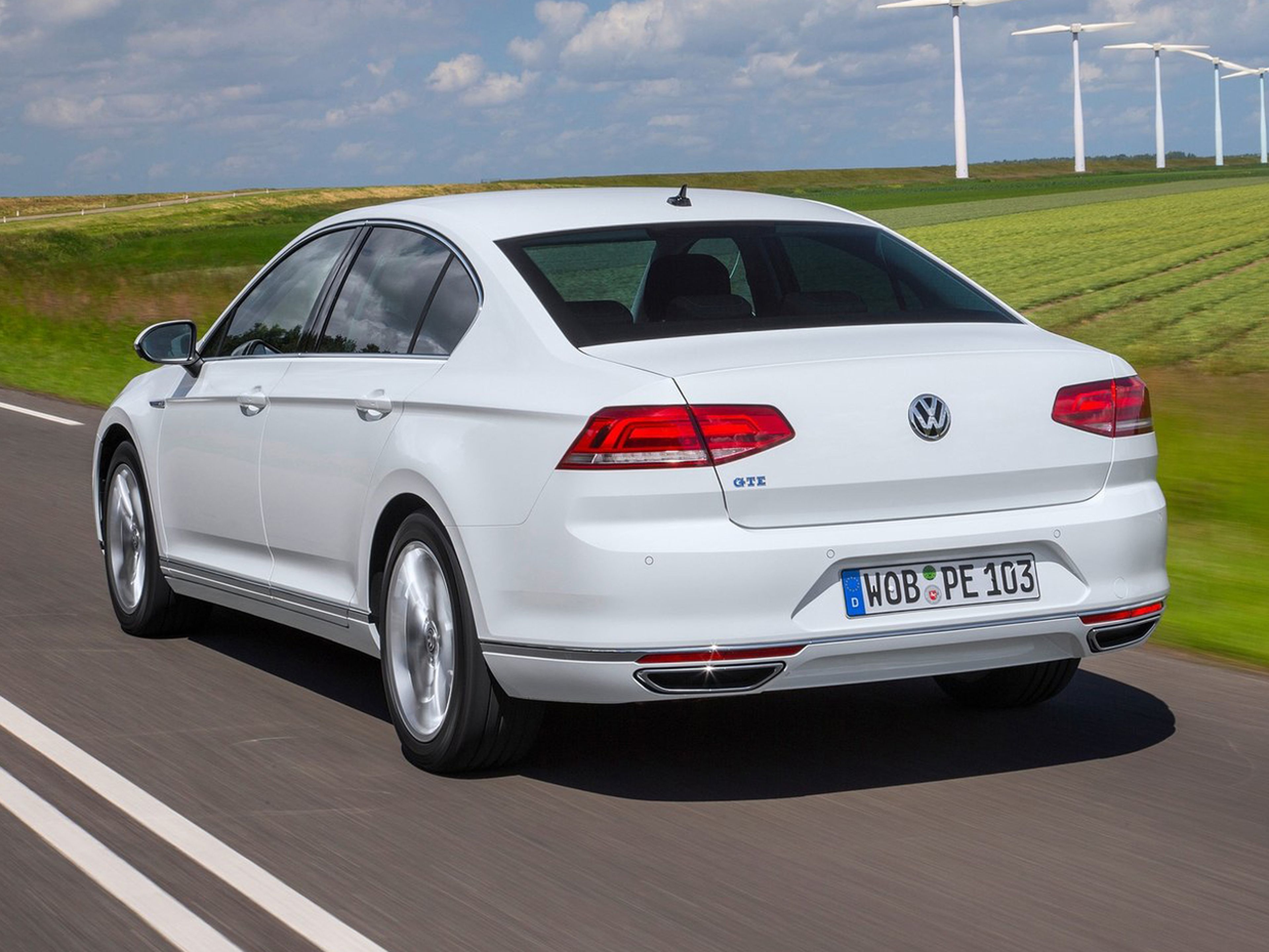 VW-Passat_GTE_2015_C08