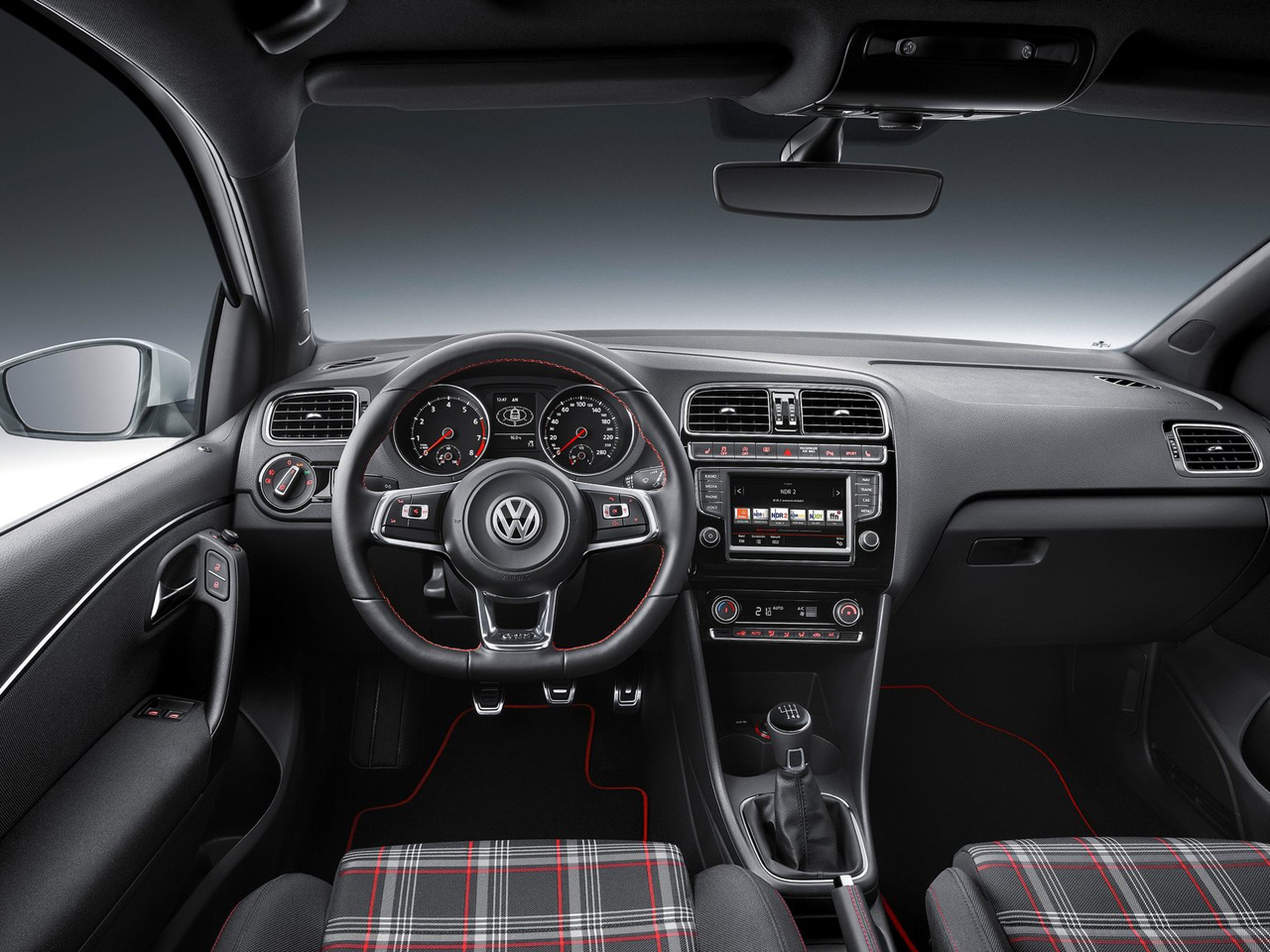 VW-Polo_GTI_2015_C04