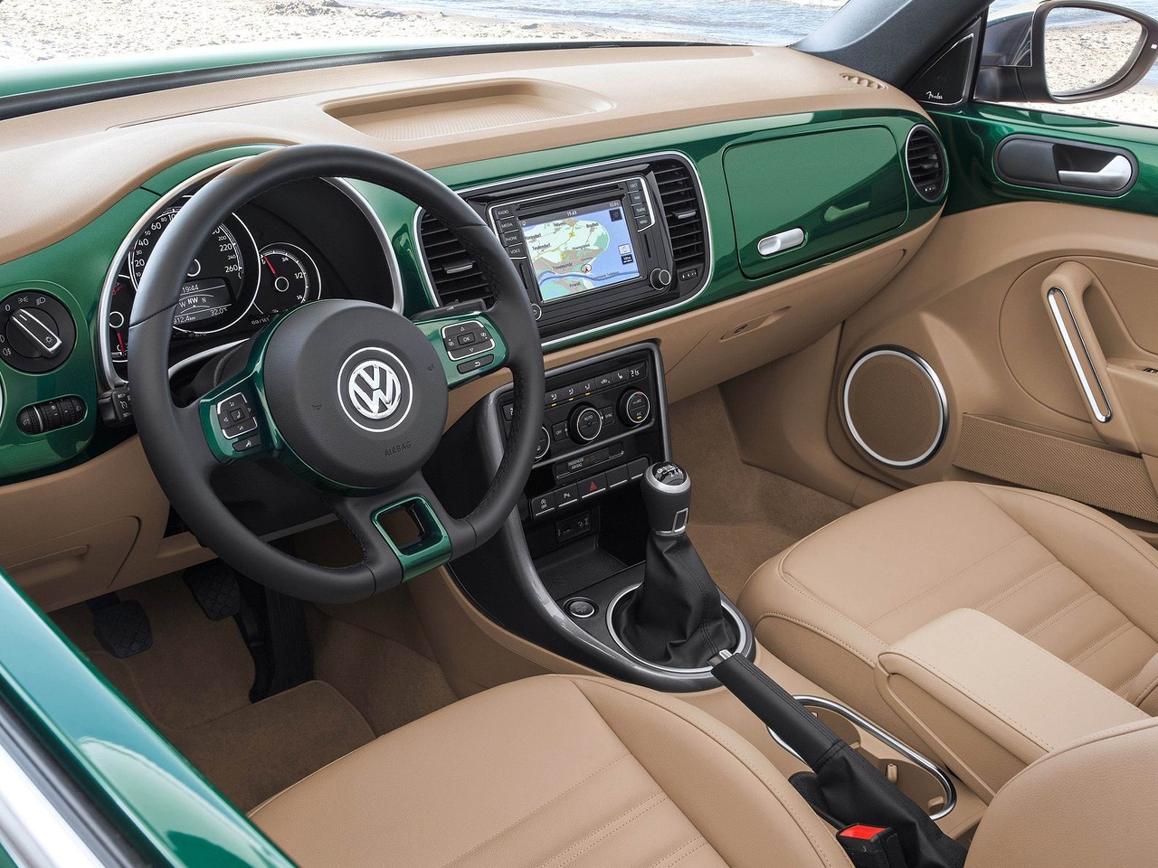 Volkswagen-Beetle-Cabrio-2017-C05