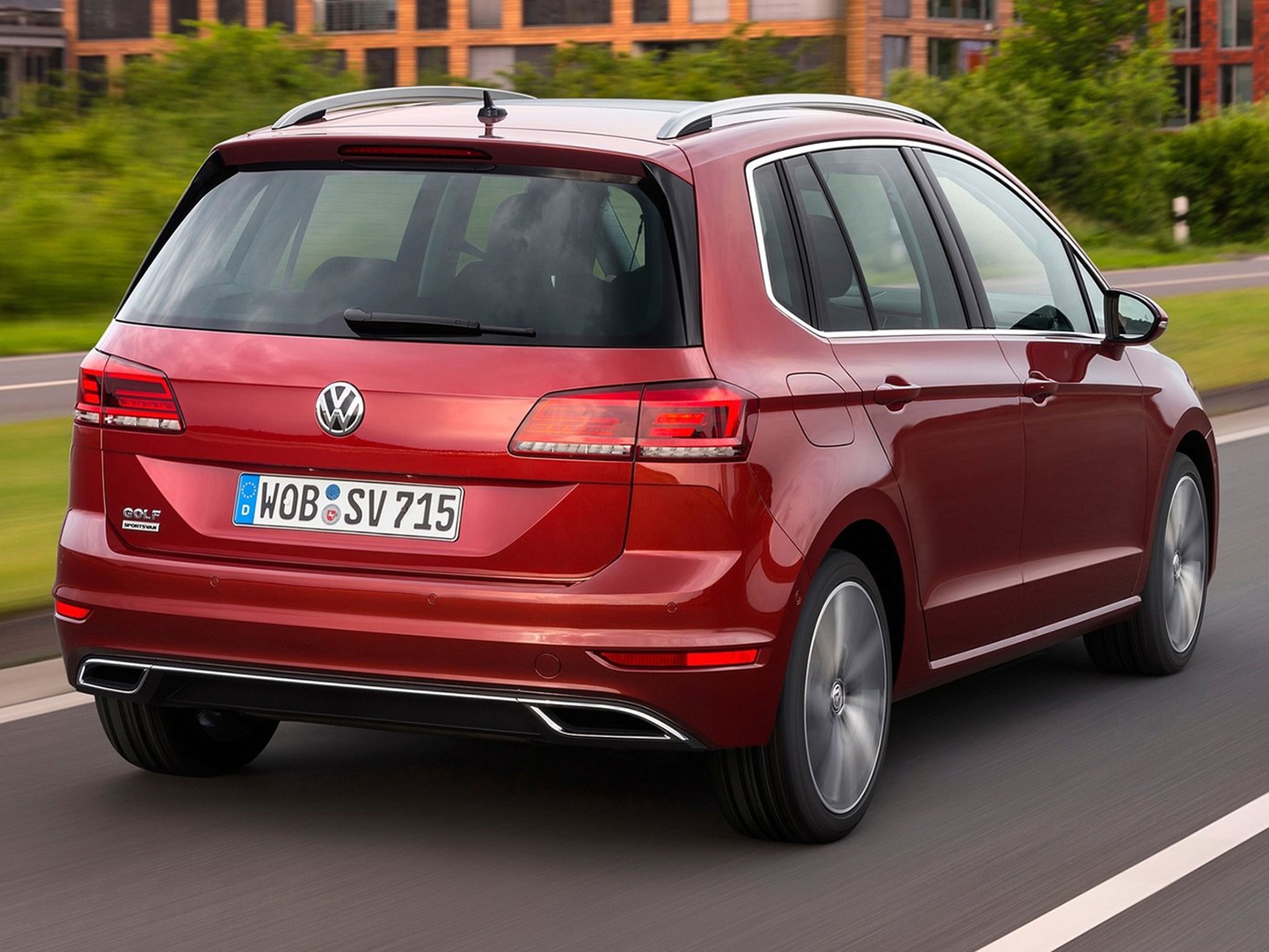Volkswagen-Golf_Sportsvan-2018-C08