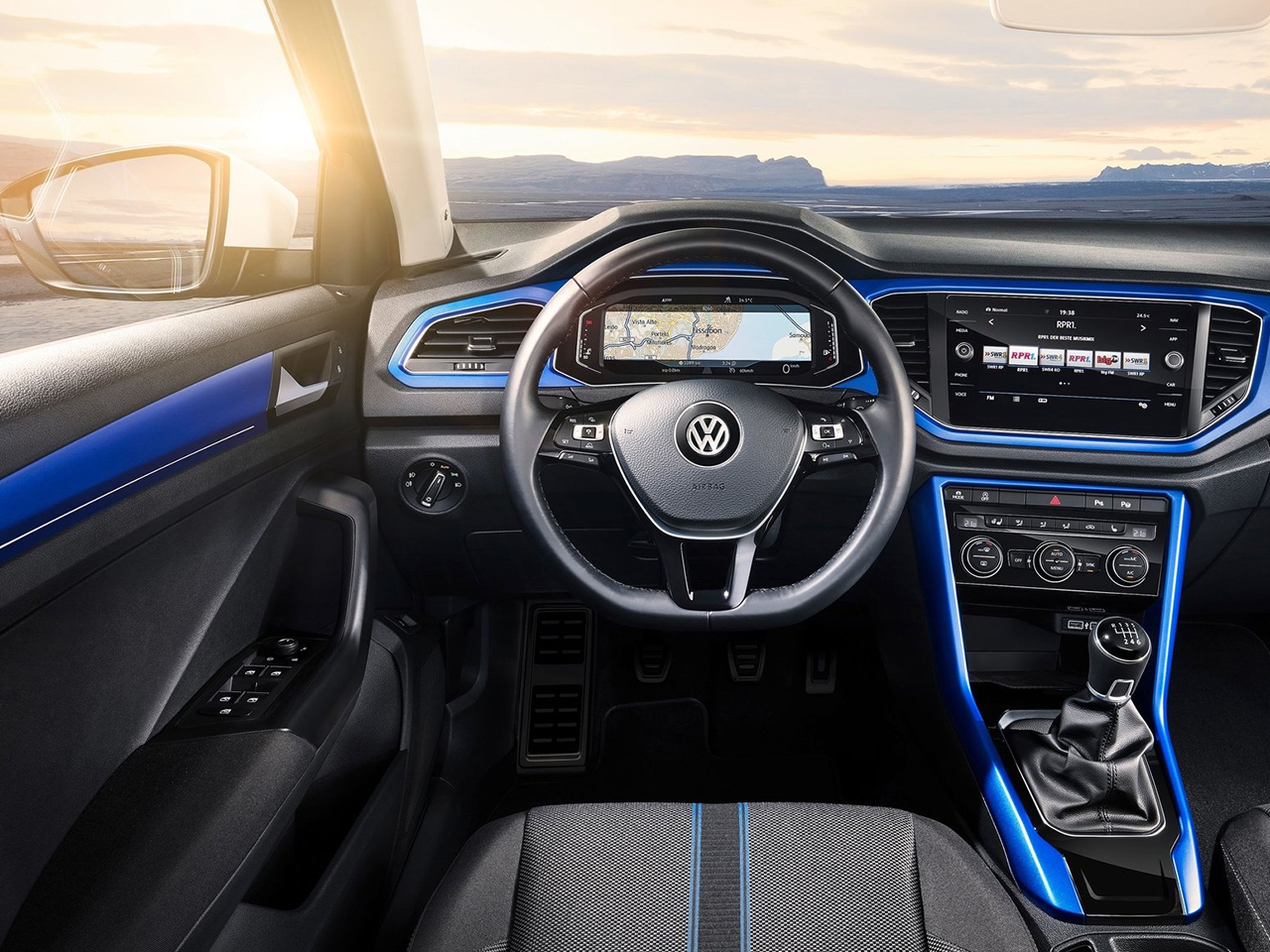 Volkswagen-T-Roc-2018-C05