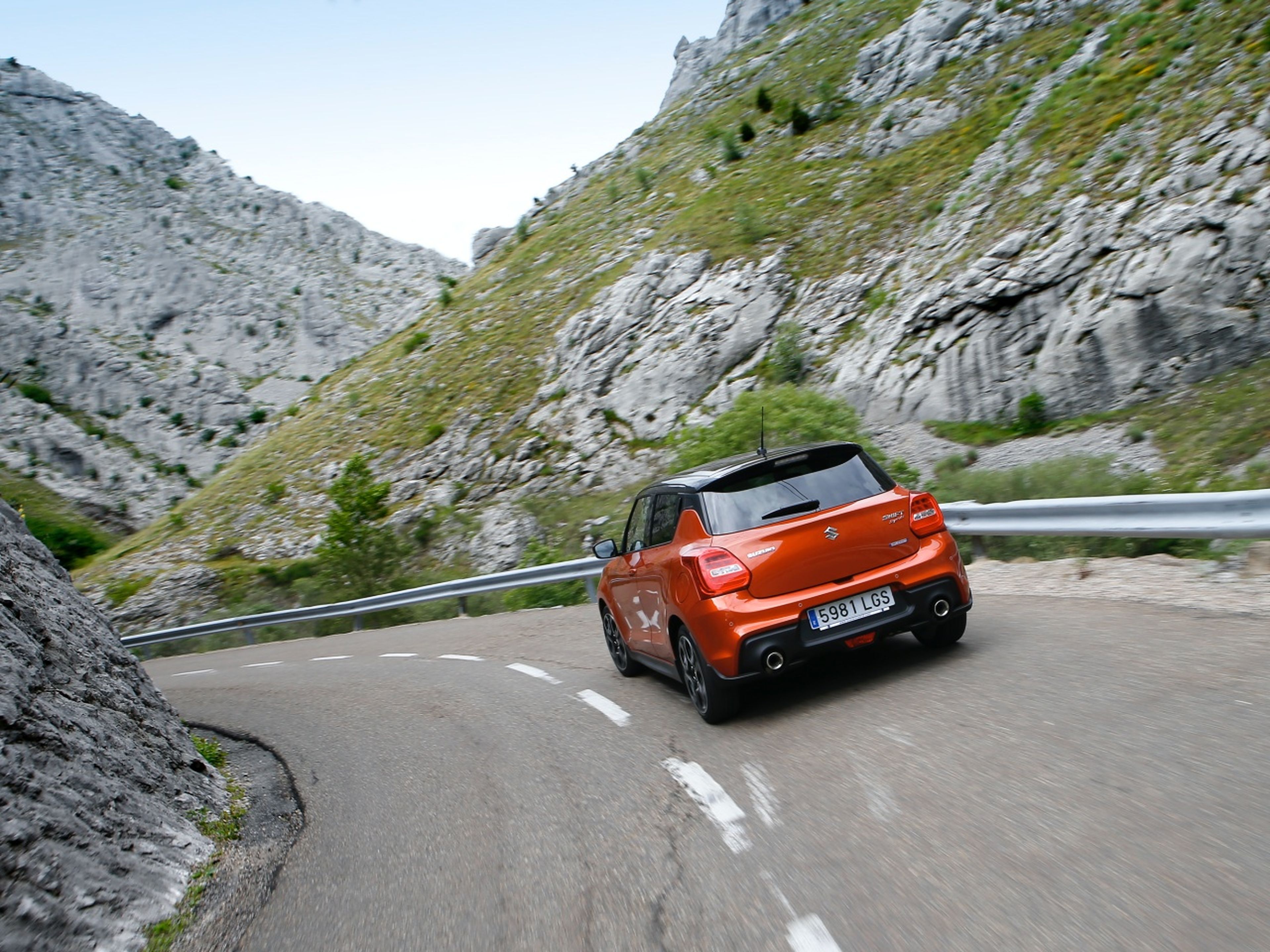Suzuki Swift Sport trasera dinámica carretera