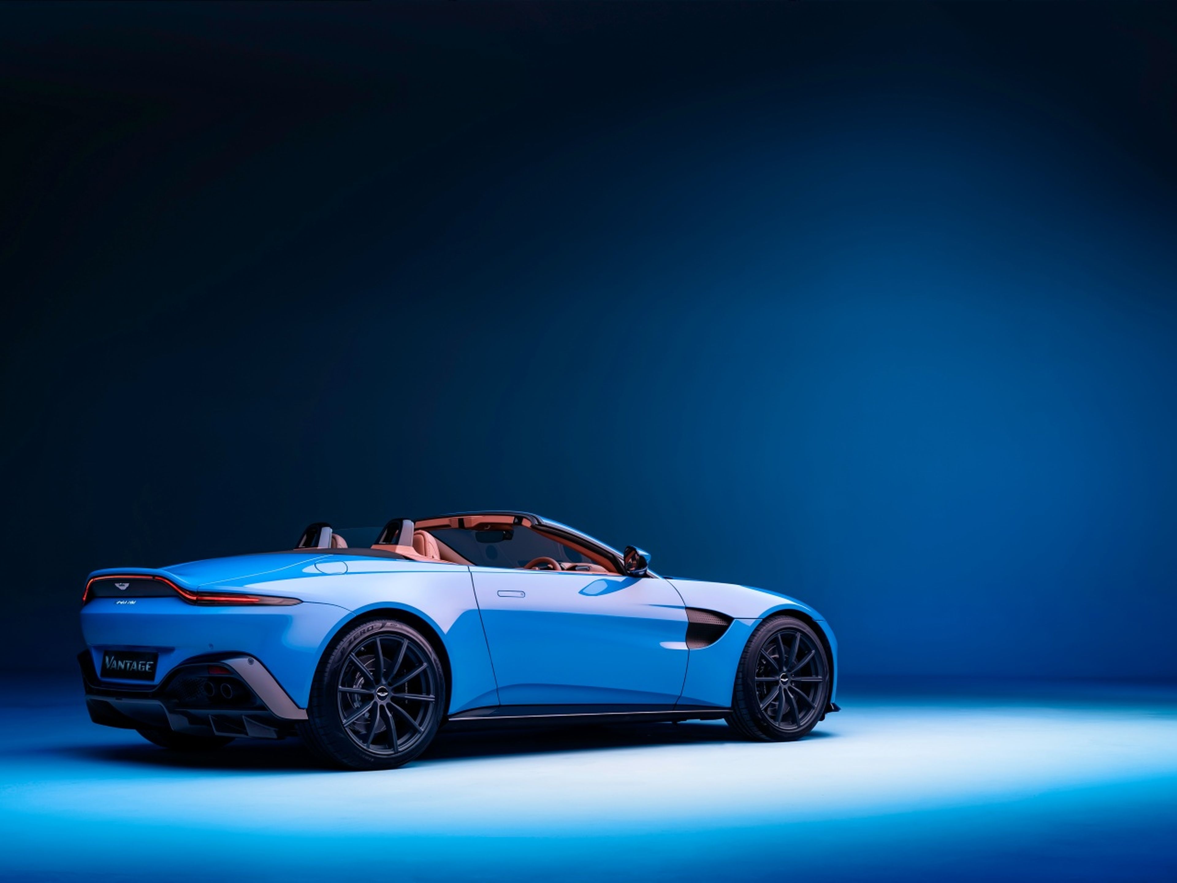 Aston Martin Vantage Roadster trasera