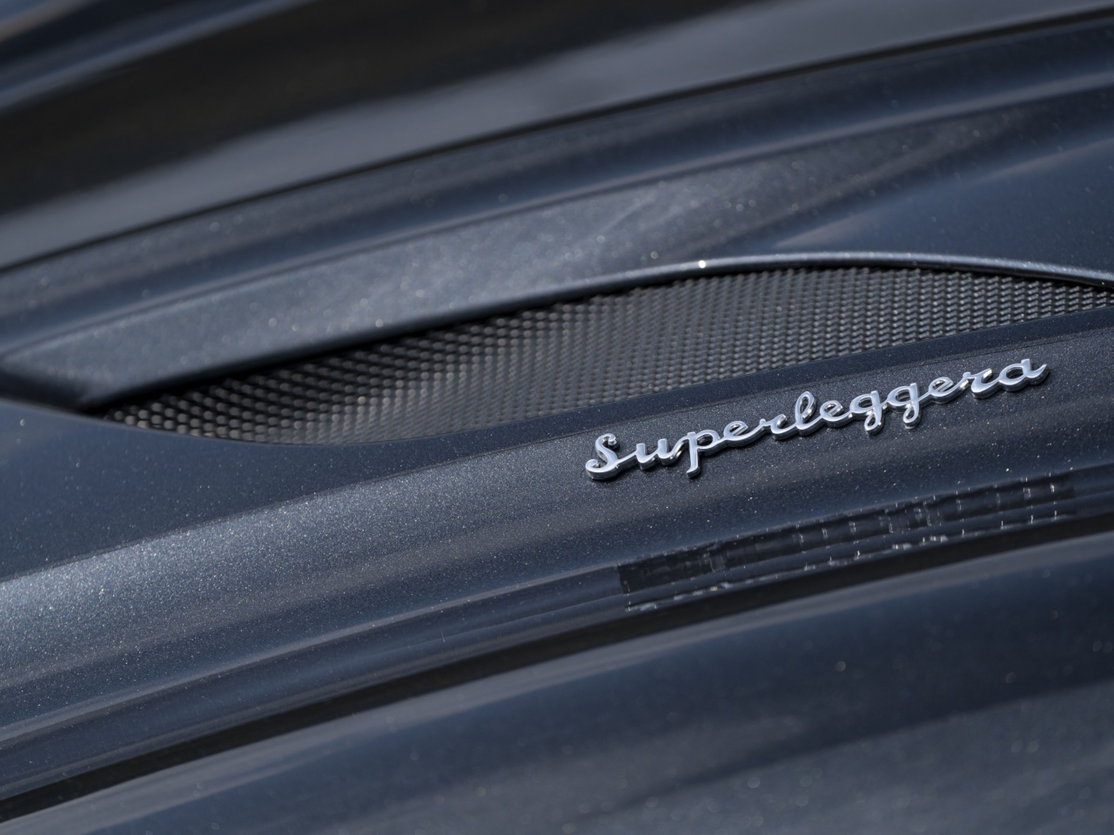 Aston Martin DBS Superleggera Volante insignia