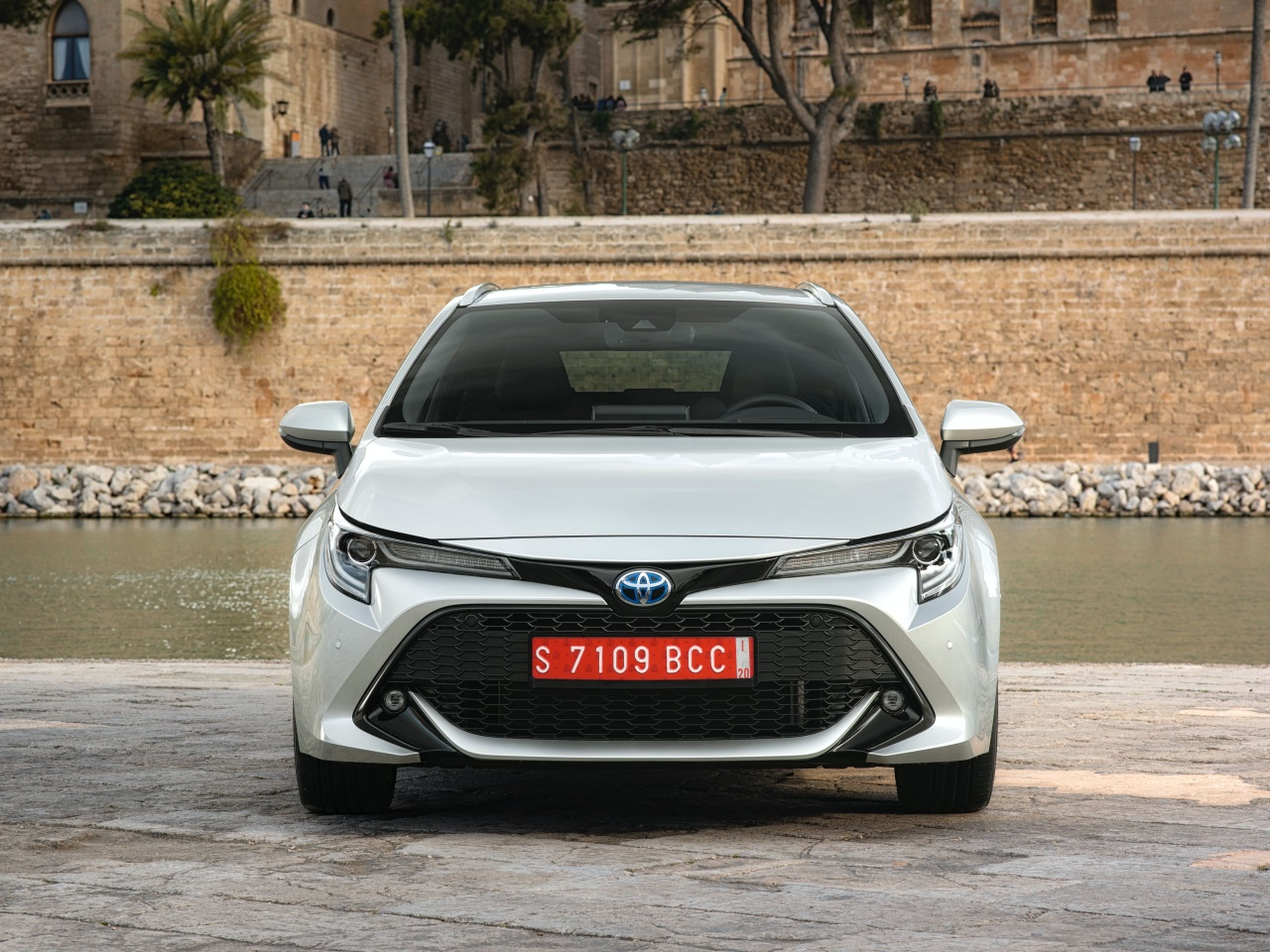 Toyota Corolla Touring Sports frontal