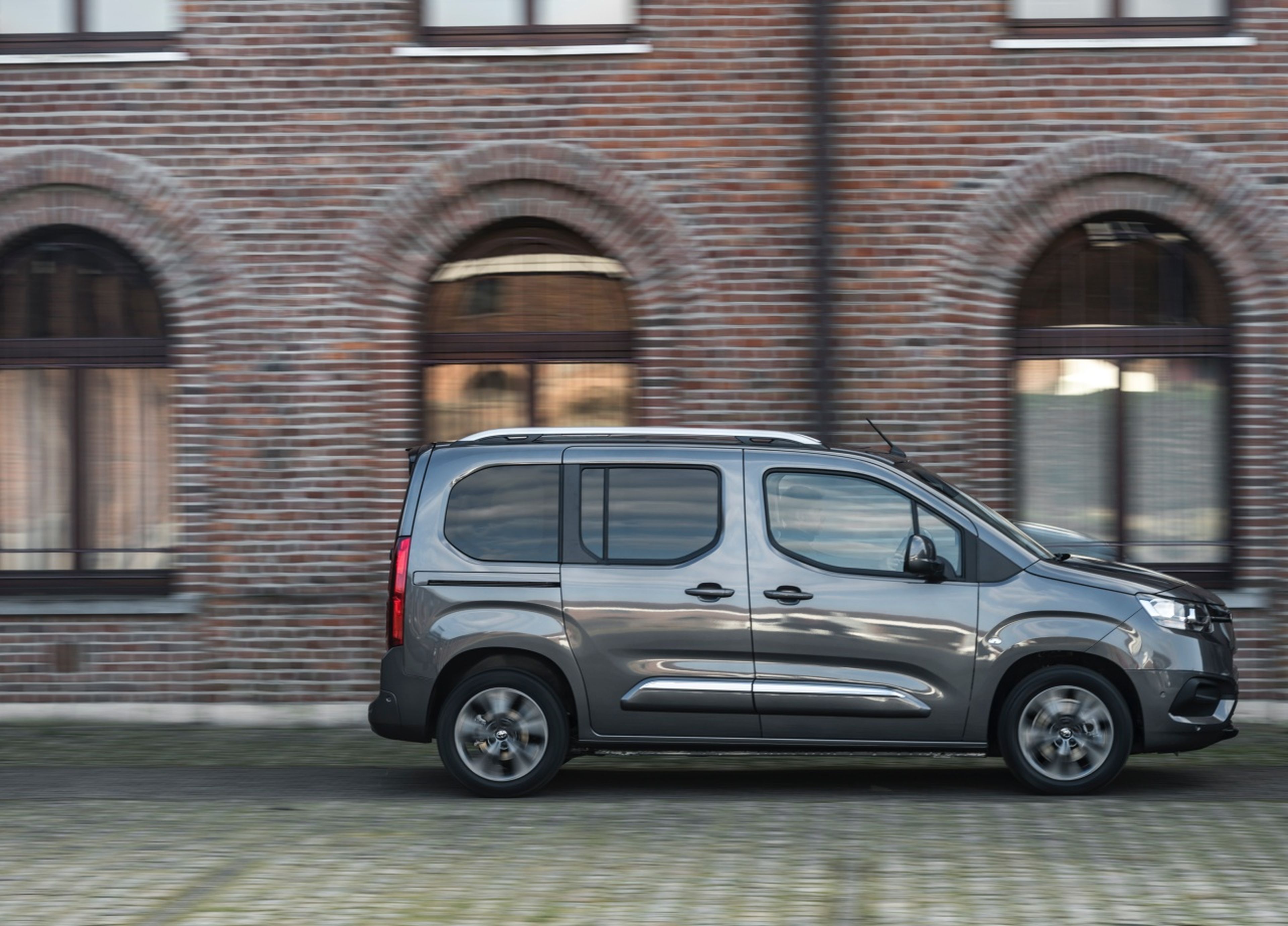 Toyota Proace City Verso lateral