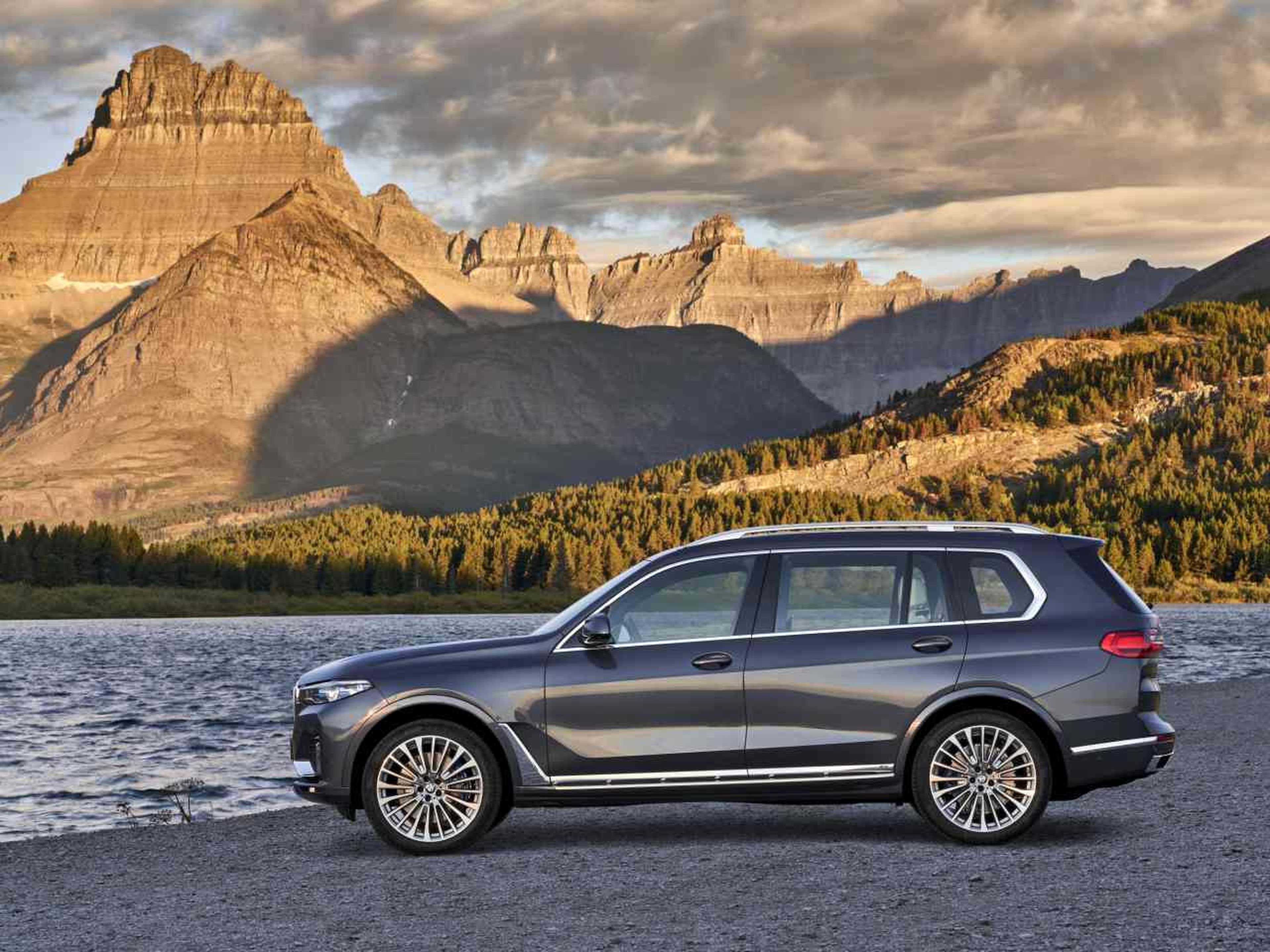 BMW X7 lateral