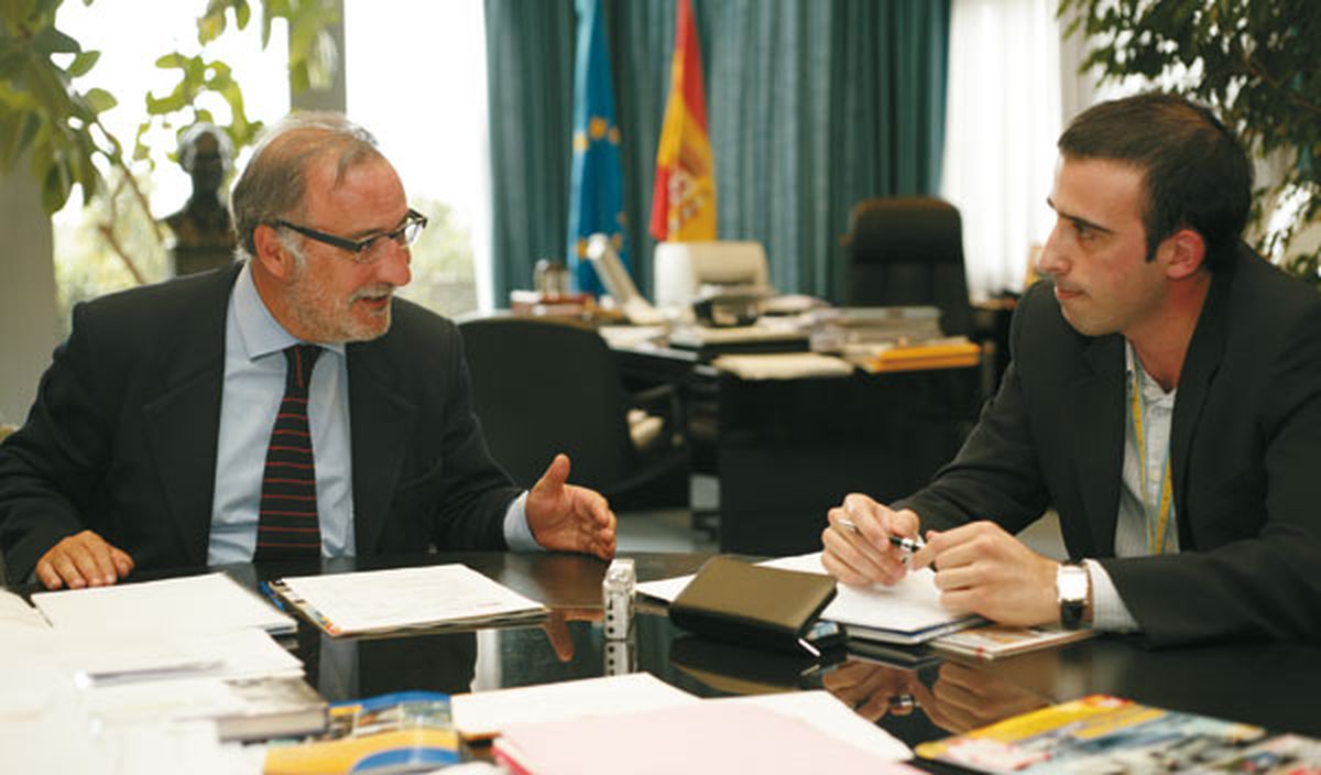 Pere Navarro -en la imagen durante una entrevista con AUTO BILD-, ha anunciado que la DGT prohibirá los detectores