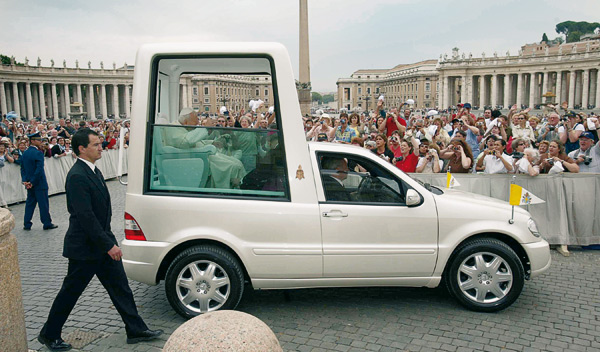 Los coches del Papa: historia de los Papamóviles