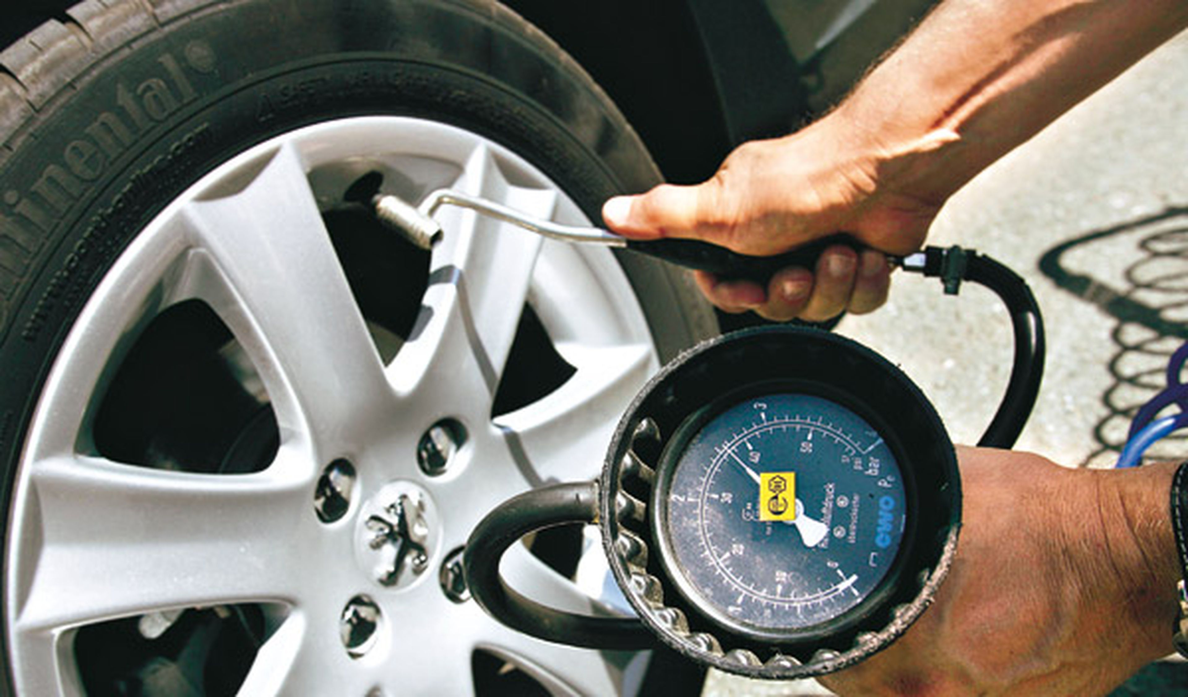 Montaje y equilibrado de las ruedas para el mantenimiento de los neumáticos