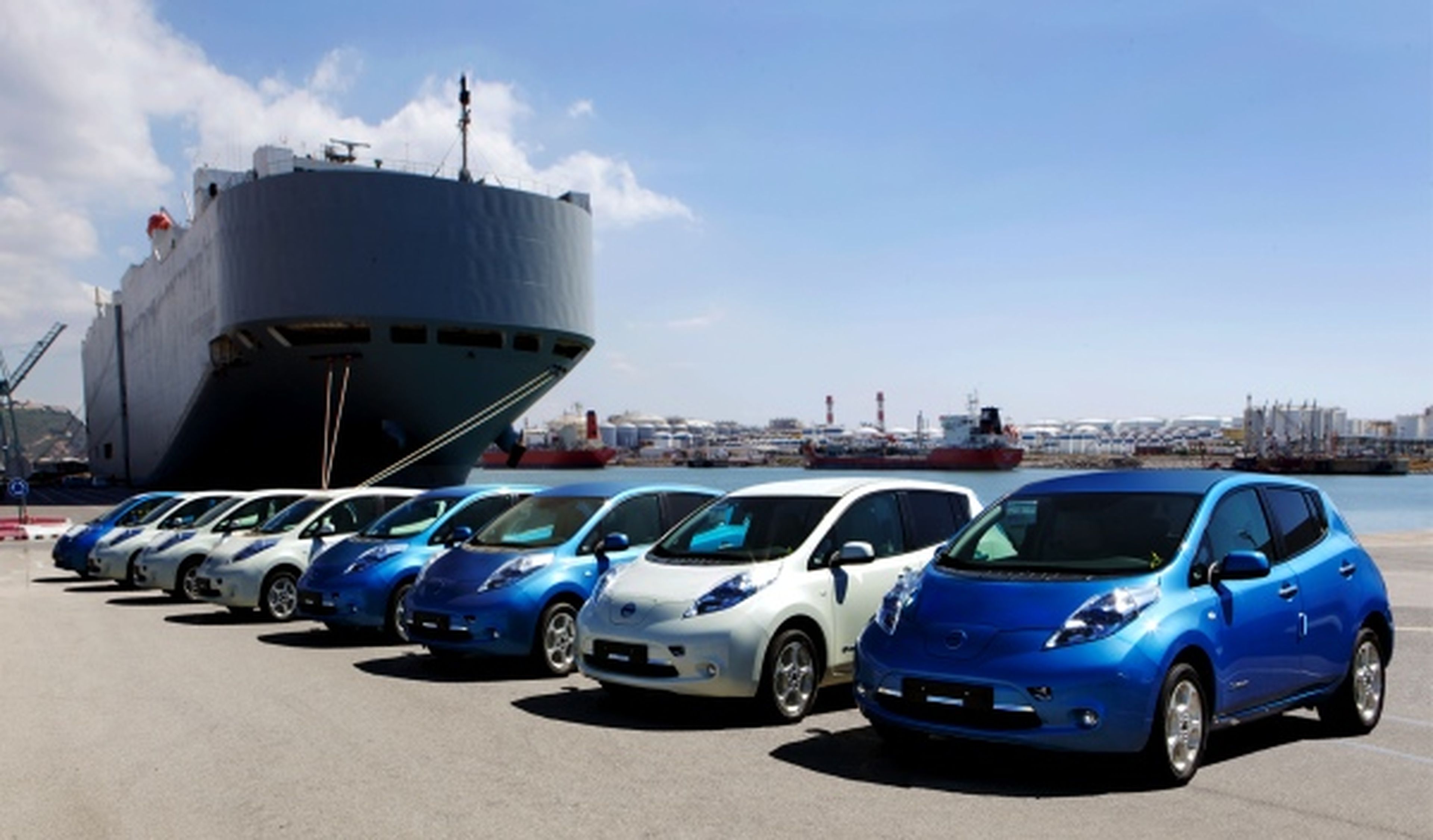 Los primeros Nissan Leaf llegan al puerto de Barcelona
