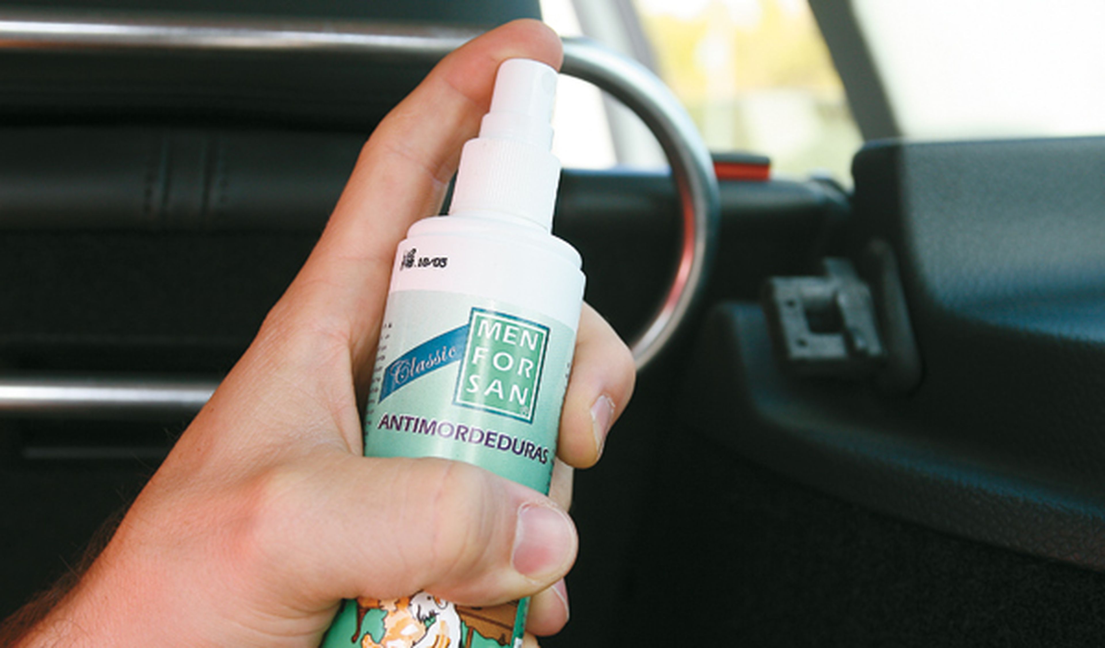 Spray aerosol antimordeduras para viajar con el perro el coche