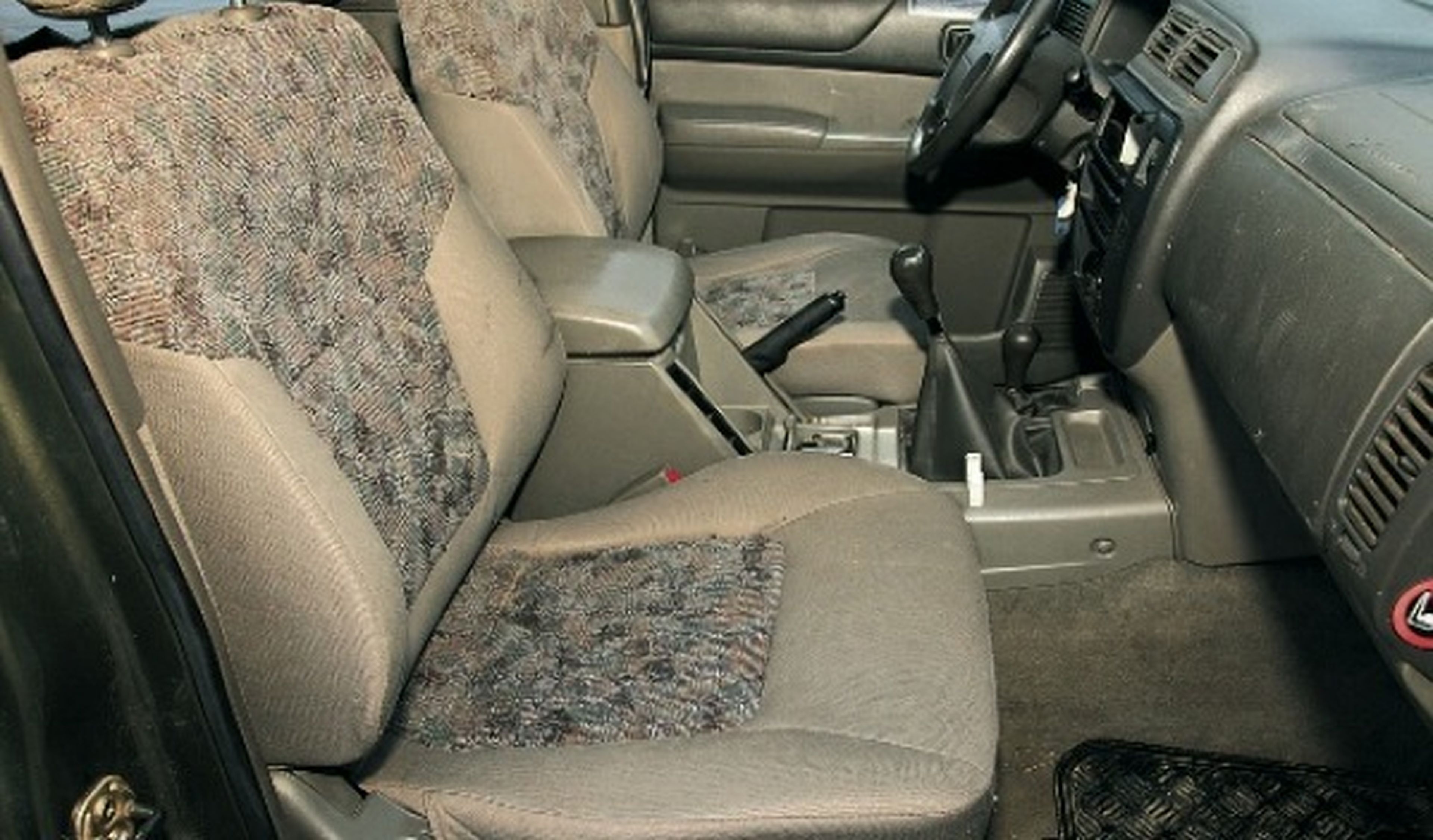 Nissan Patrol GR 2.8 TurboD, Typ Y61 de segunda mano asientos