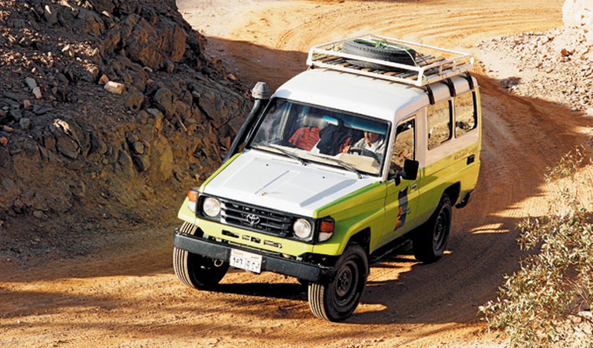 Toyota Land Cruiser j7 Sinaí frontal