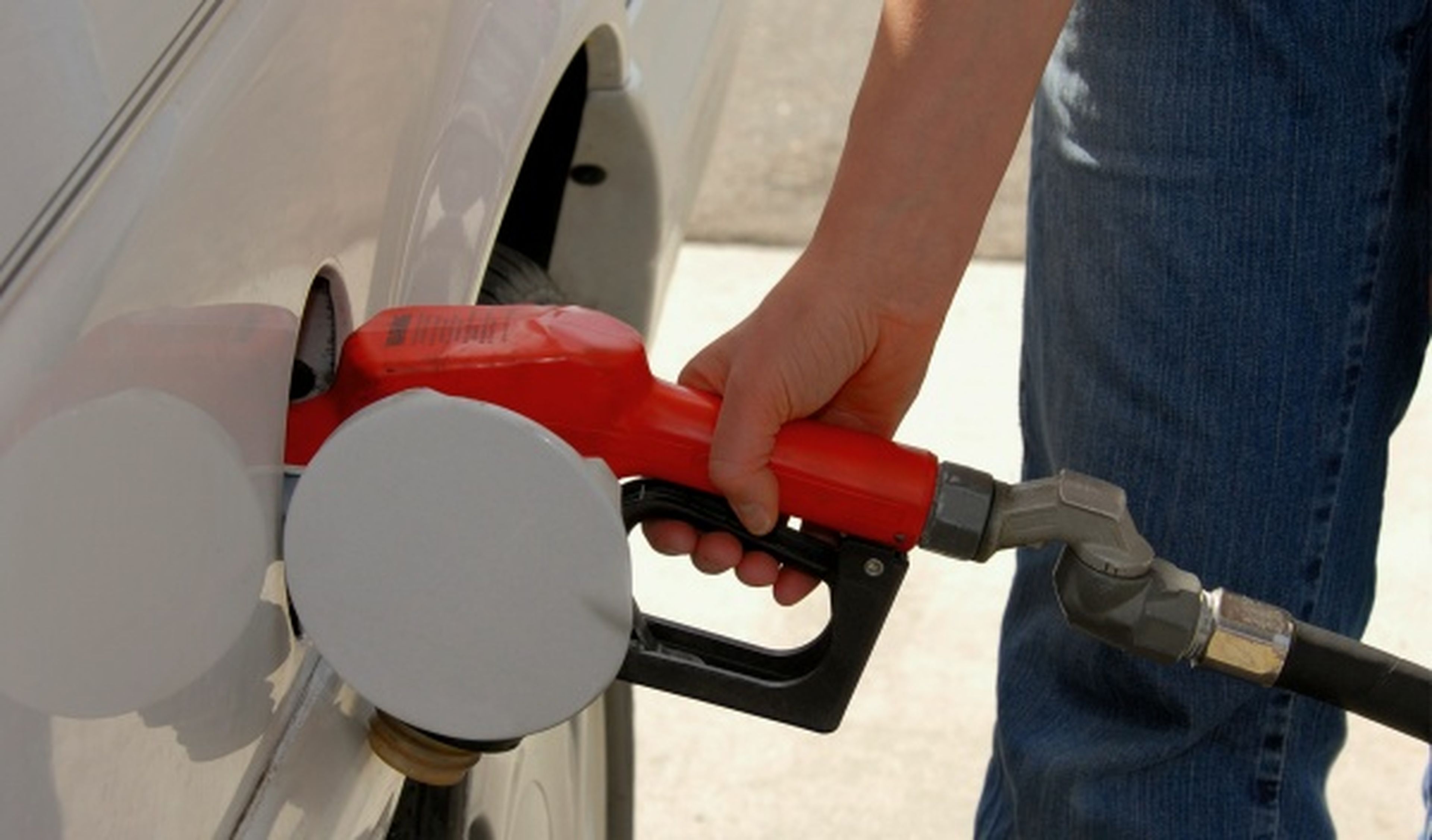 La gasolina baja un 0,3% y el gasóleo se mantiene
