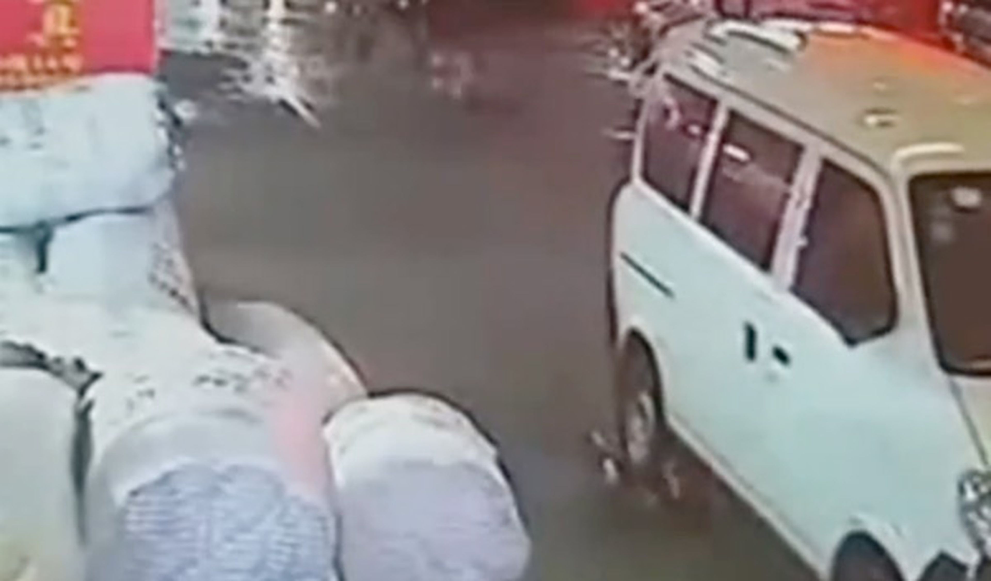 Accidente en China: una niña es atropellada dos veces