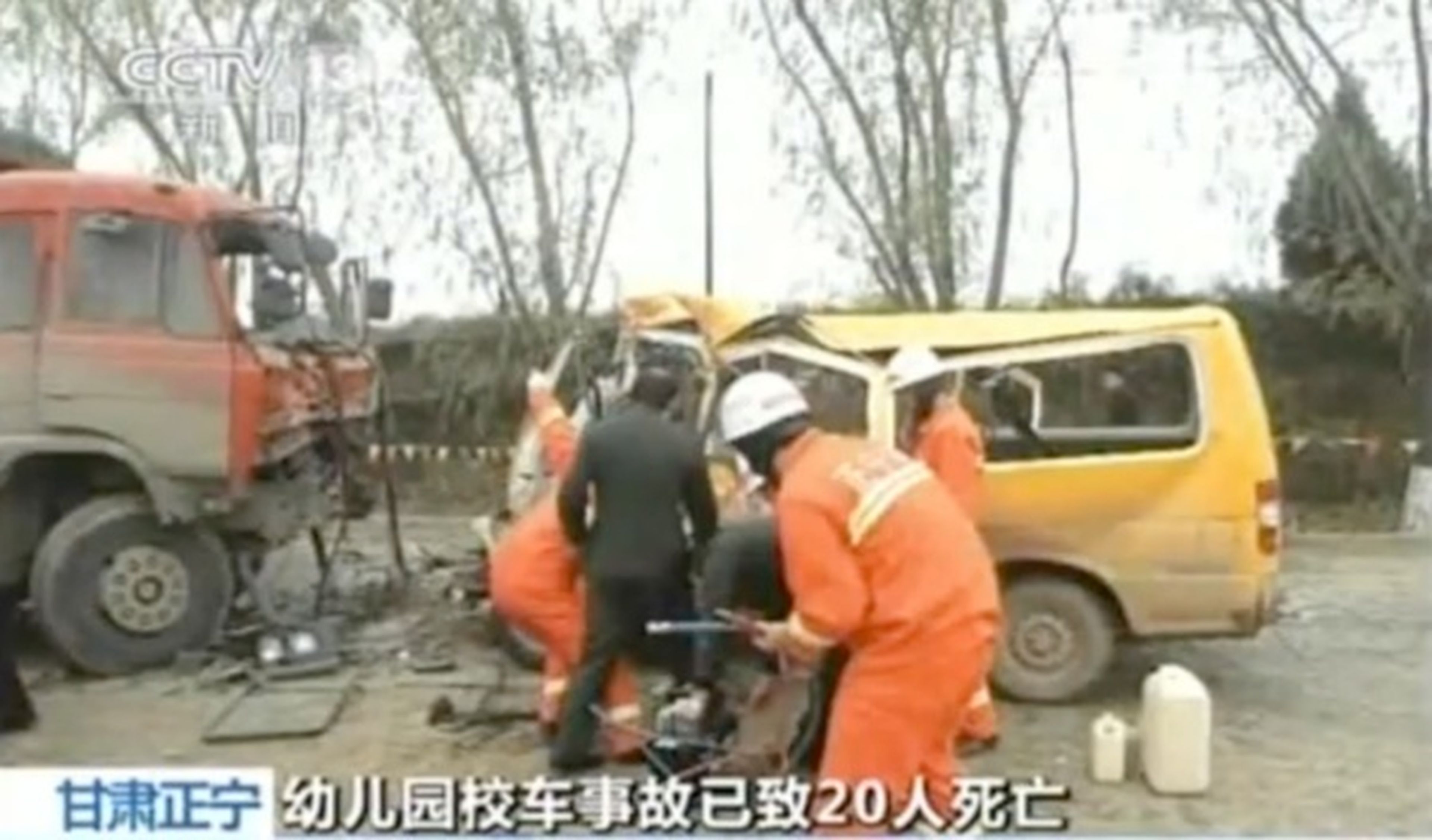 20 muertos en China al chocar un camión con una furgoneta