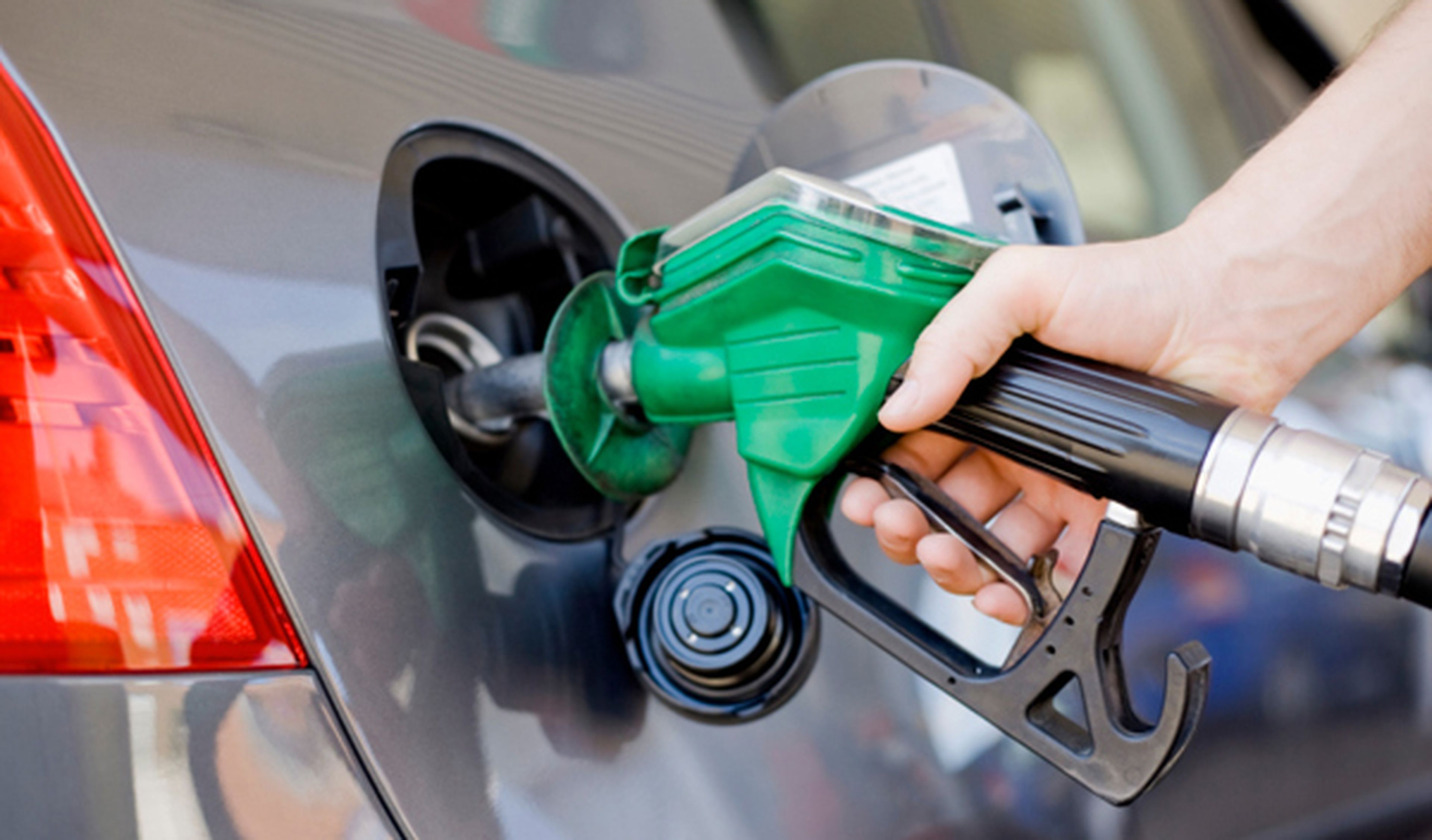 El precio del diesel ya es más caro que el de la gasolina