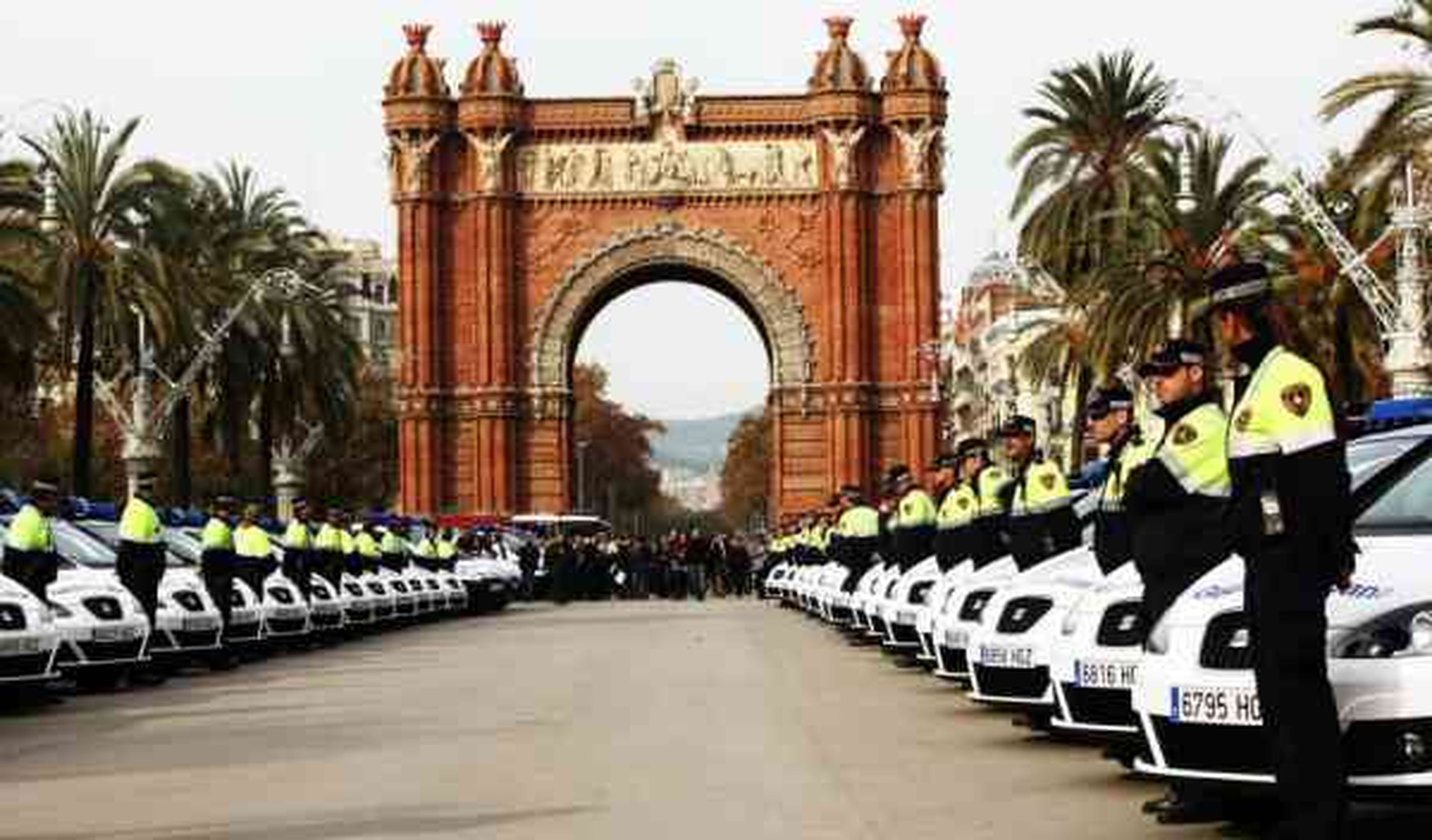 Seat entrega 56 coches a la Guardia Urbana de Barcelona
