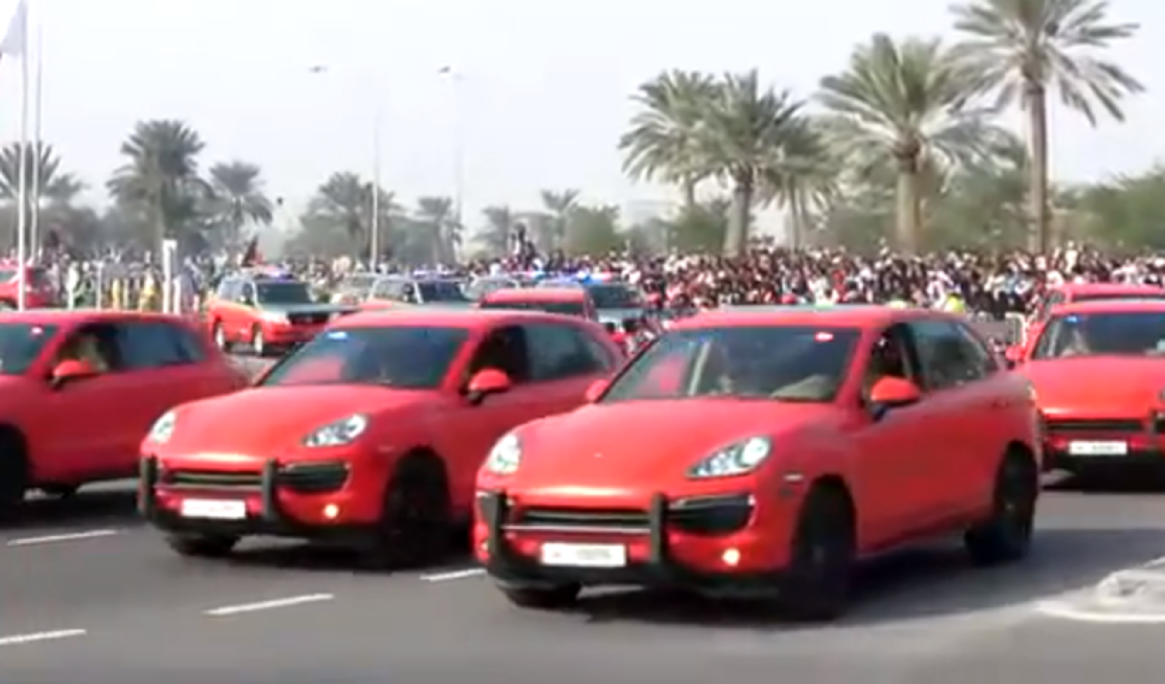 La Policía de Qatar exhibe su fuerza sobre ruedas