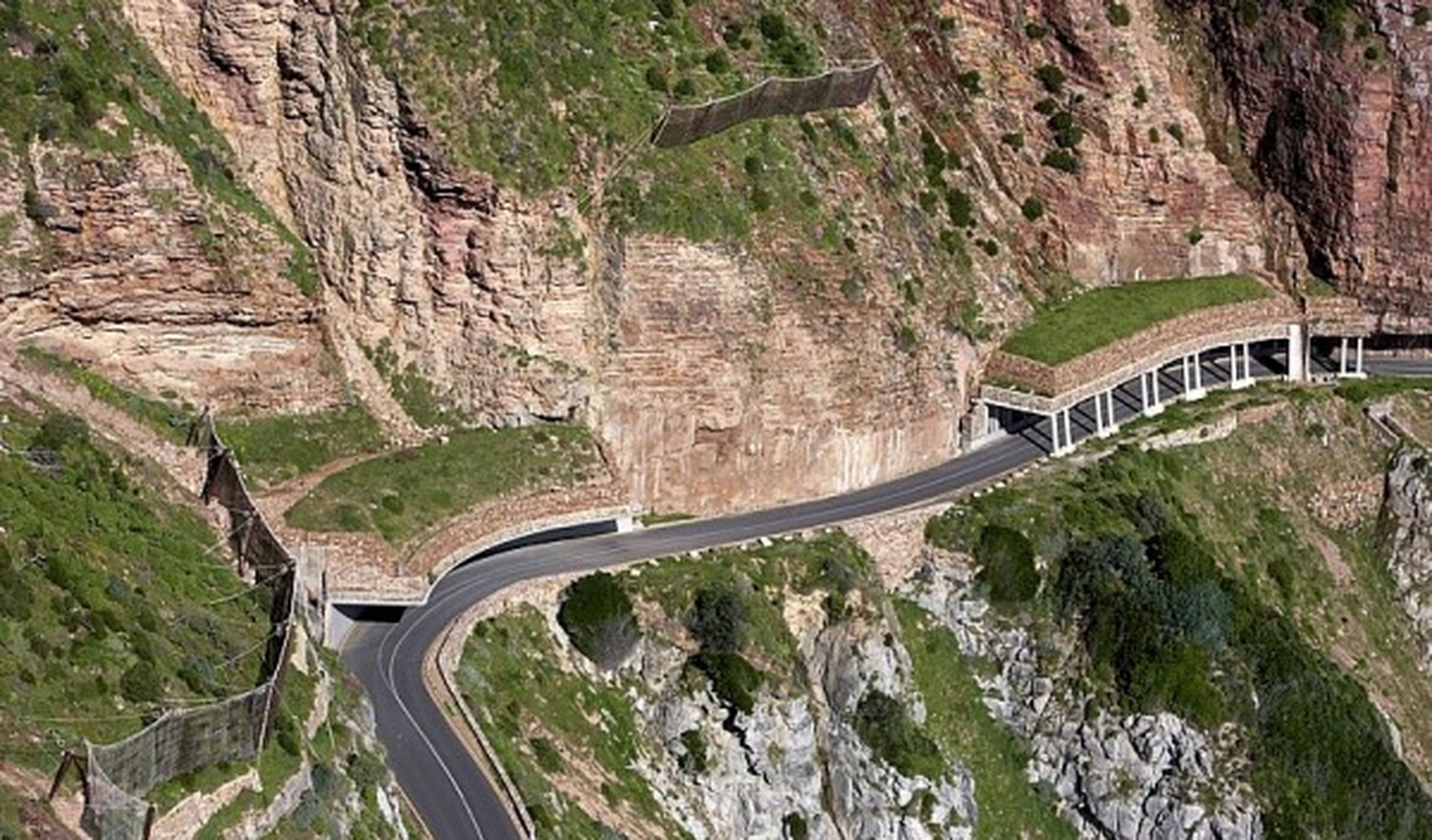 Detalle de Chapman's Peak Drive, una de las carreteras más bonitas del mundo, en África