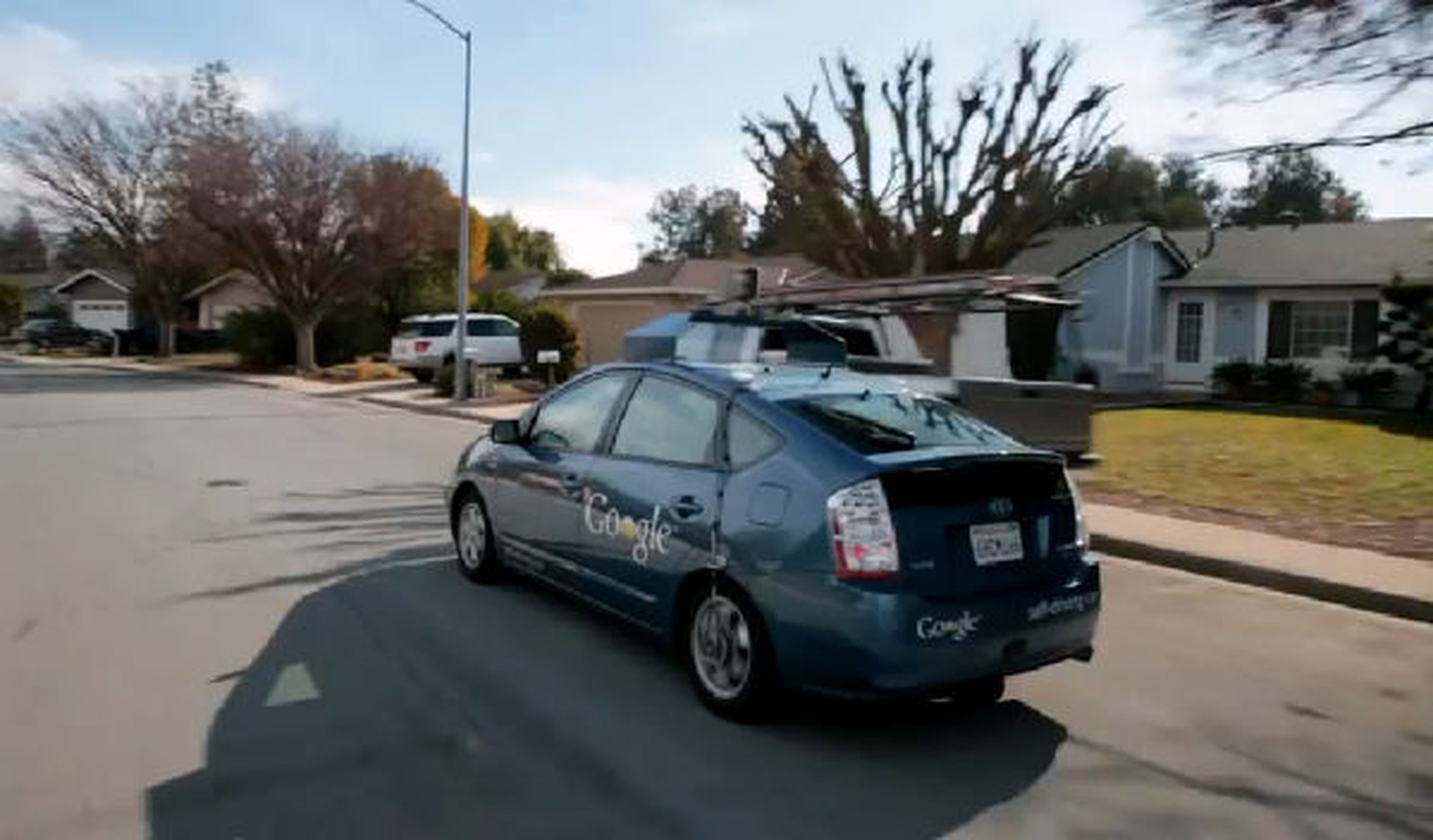 Google prueba su coche automático con un invidente