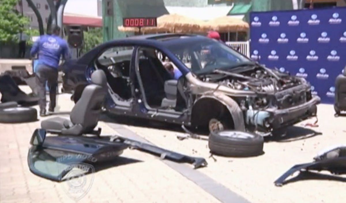 Cómo Desmontar Un Coche En Ocho Minutos