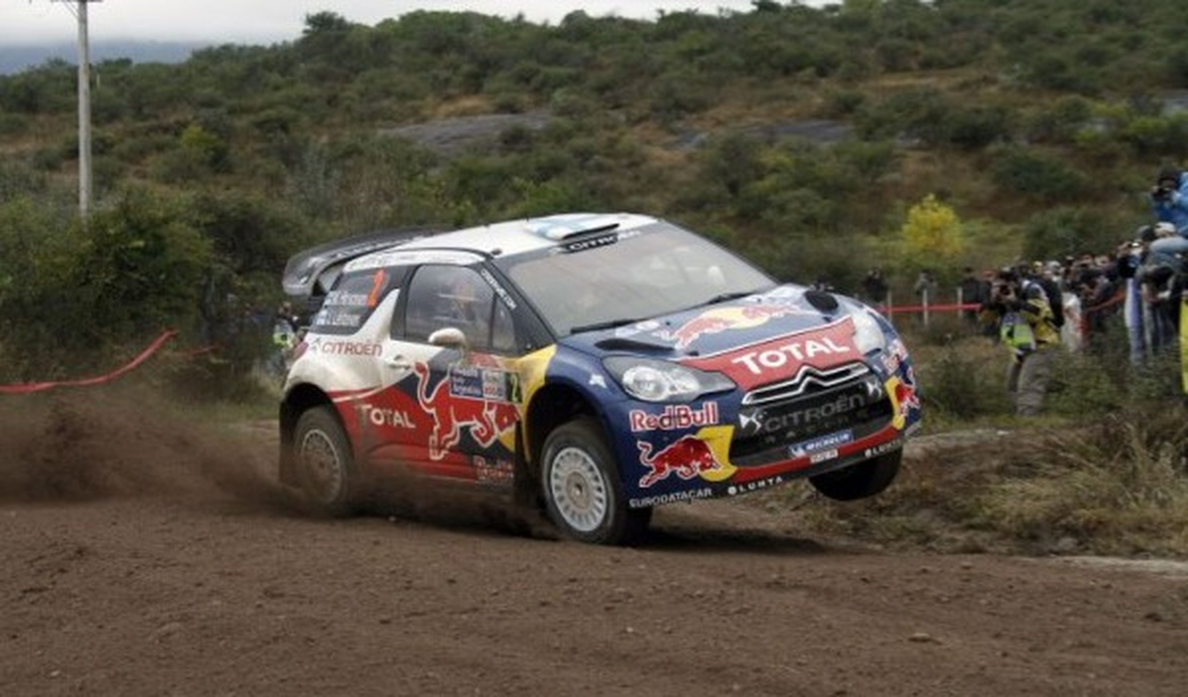 Loeb lidera el Rally de Argentina 2012, Solberg abandona