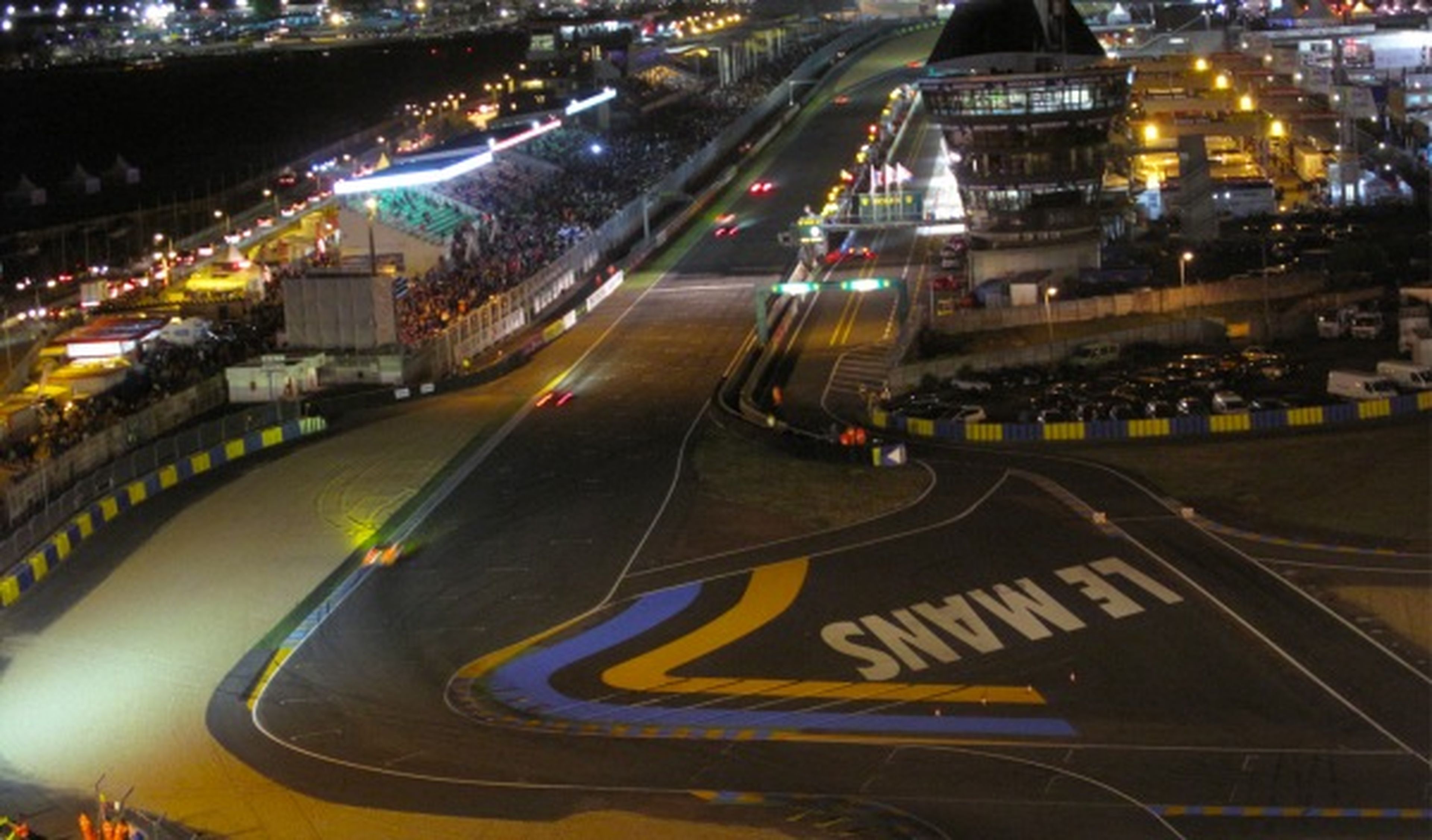 El circuito de La Sarthe, de noche en las 24 Horas de Le Mans 2012