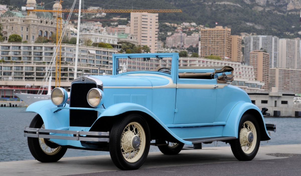 El lote 27: Un Plymouth PB Cabriolet de 1931 Subasta colección Rainiero de Mónac