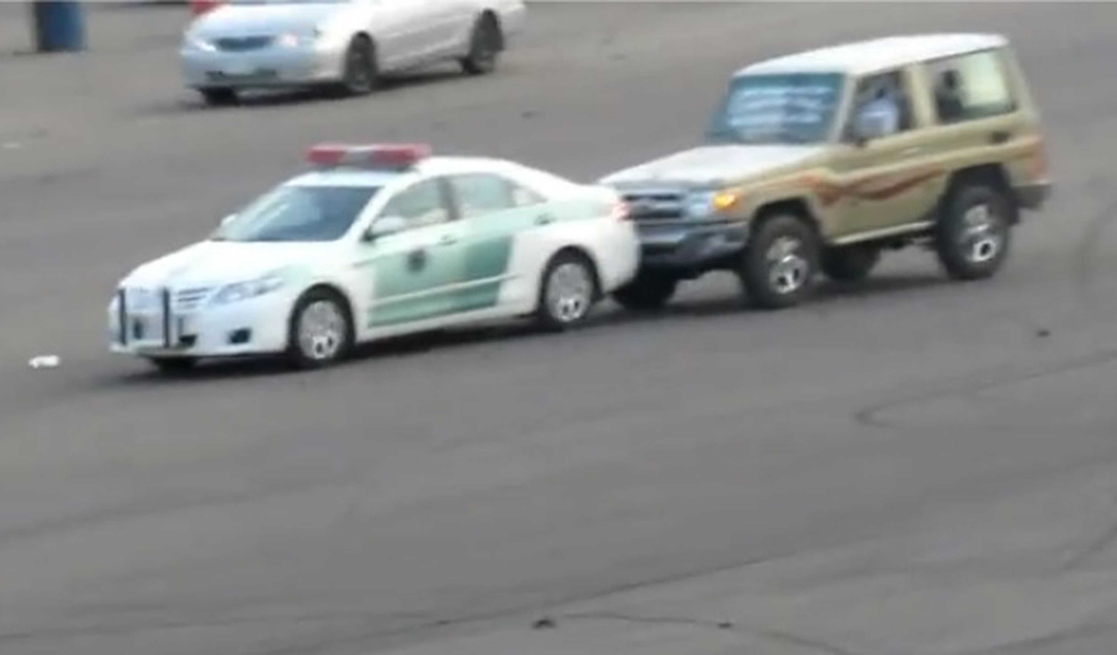 Drifters de Arabia Saudí persiguen a un coche de Policía