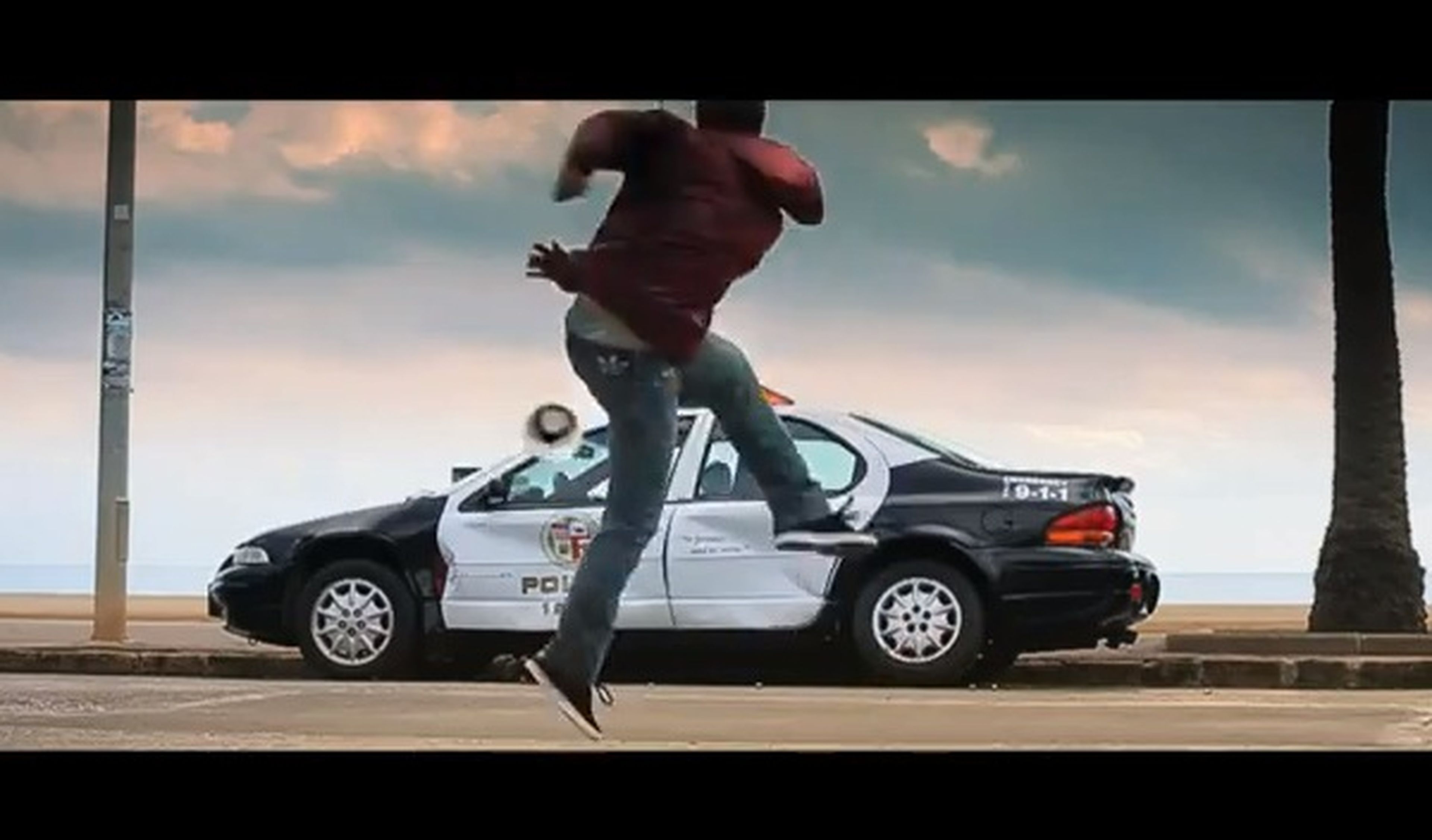 David Villa en Need for Speed: el futbolista destroza un coche de Policía