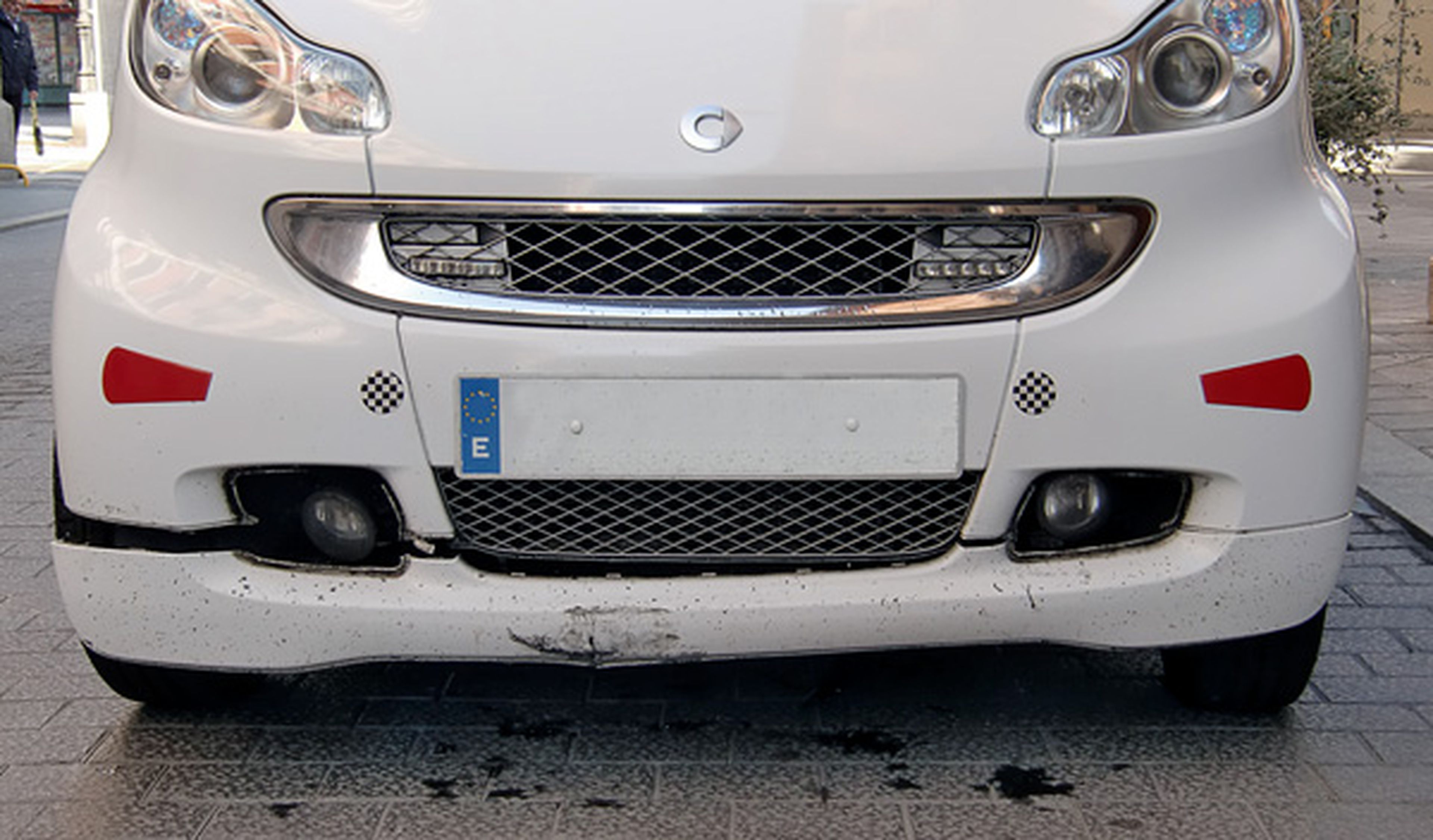 El bolardo asesino de Valladolid: 30 coches destrozados