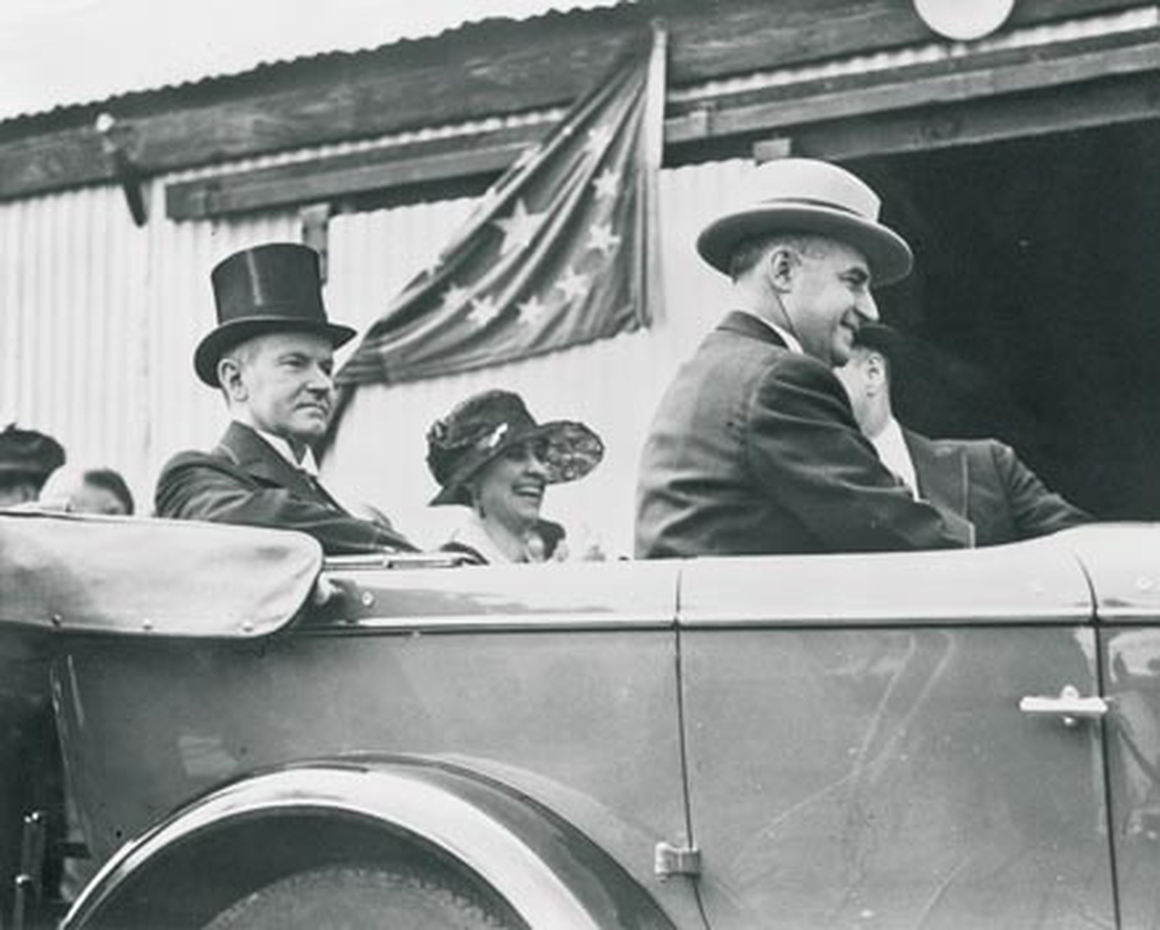 1923: Calvin Coolidge continúa con el ‘Cadillac One’ como coche presidencial.