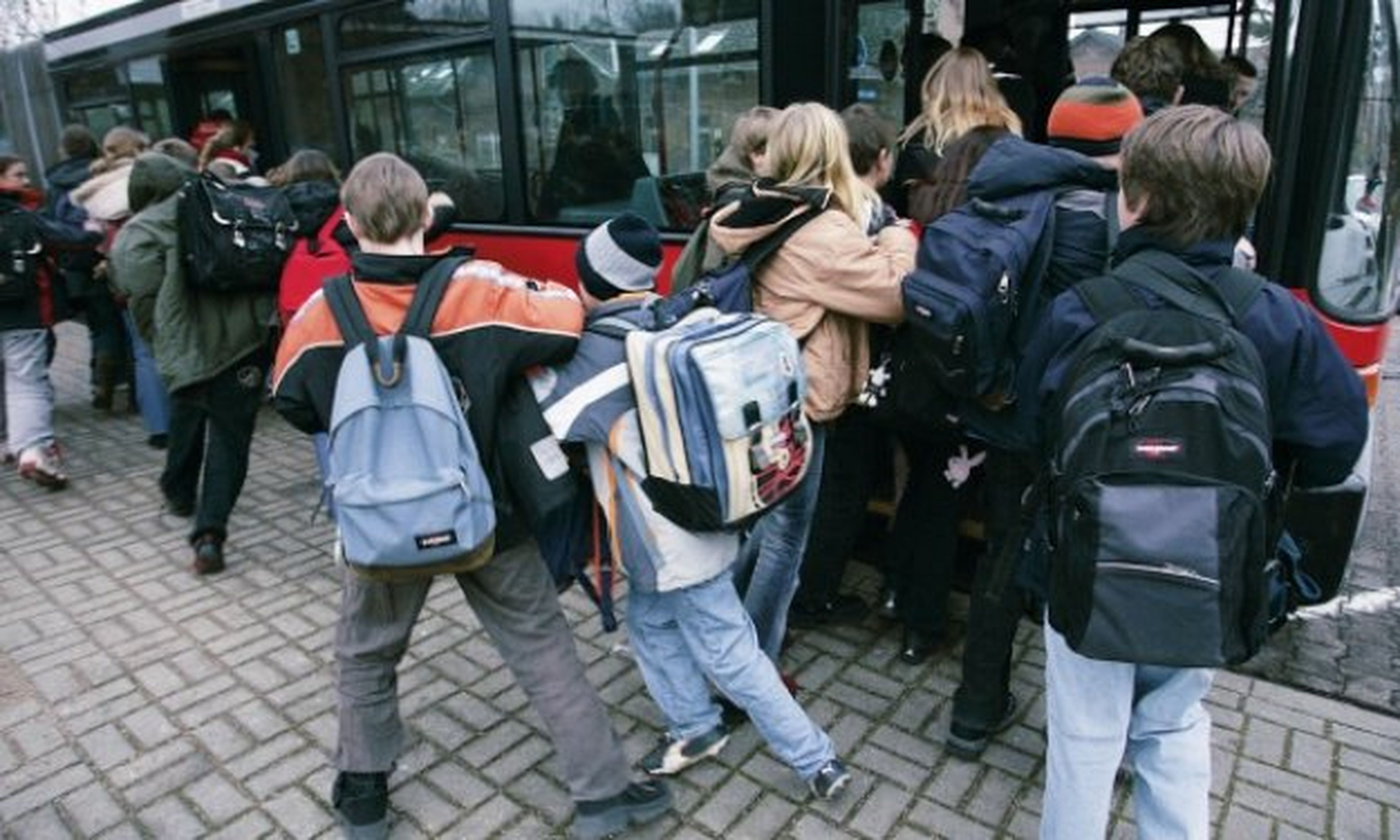 DGT inicia una campaña de vigilancia del transporte escolar