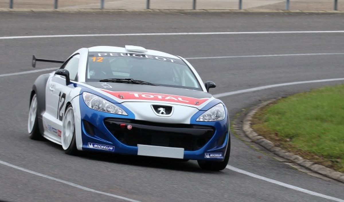 Peugeot RCZ Racing Cup curva
