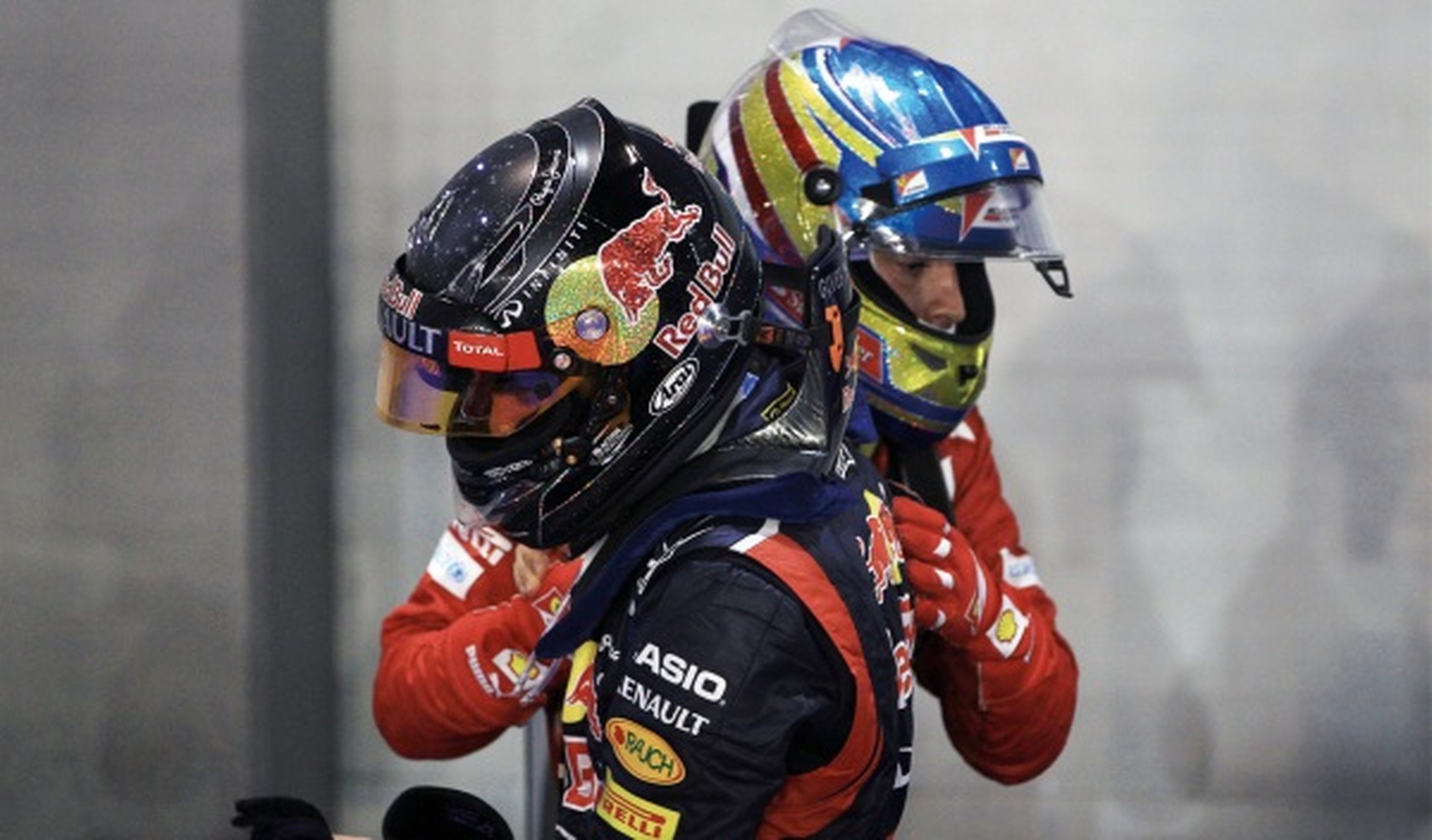 Alonso abraza a Vettel en el GP de Abu Dabi