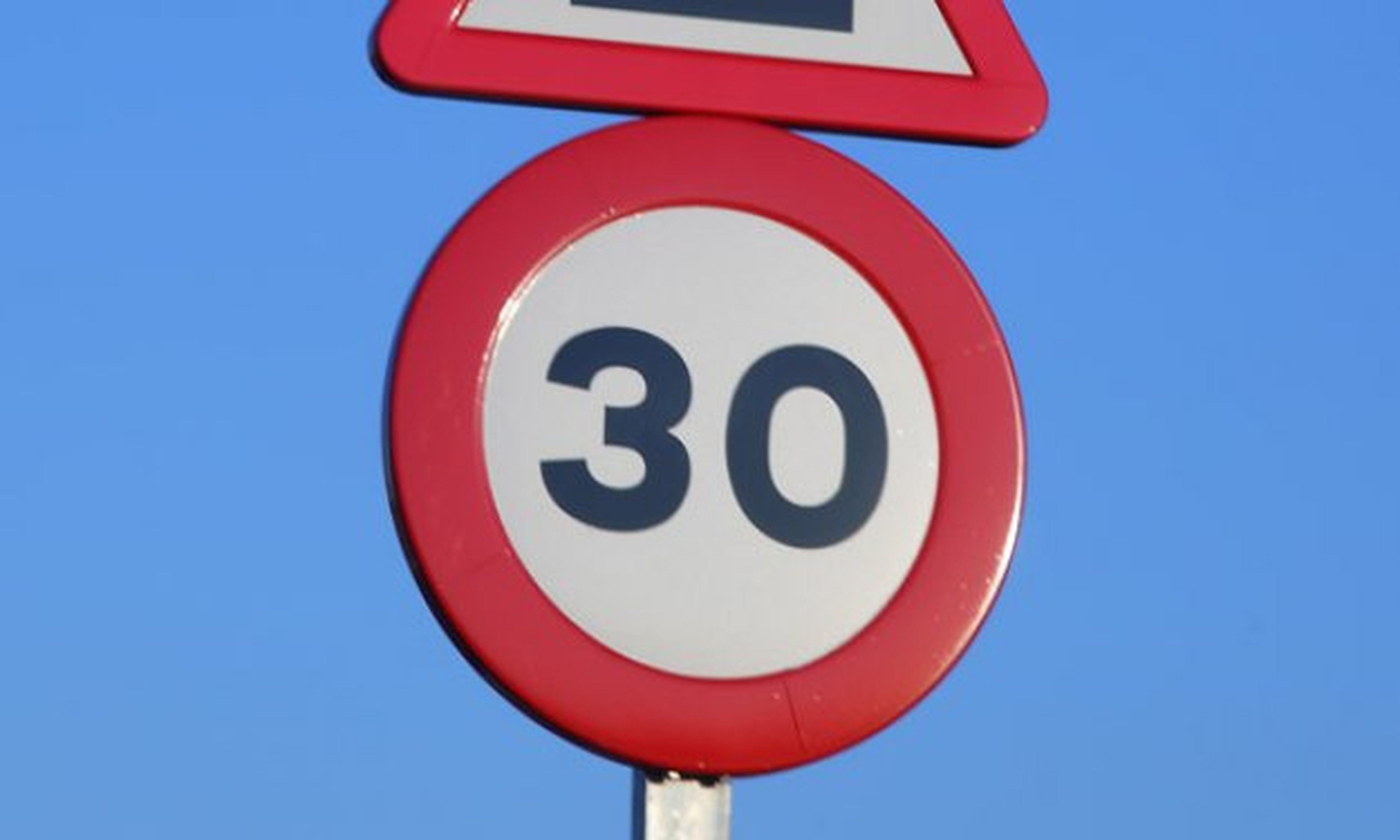 La Unión Europea planea reducir el límite urbano a 30 km/h